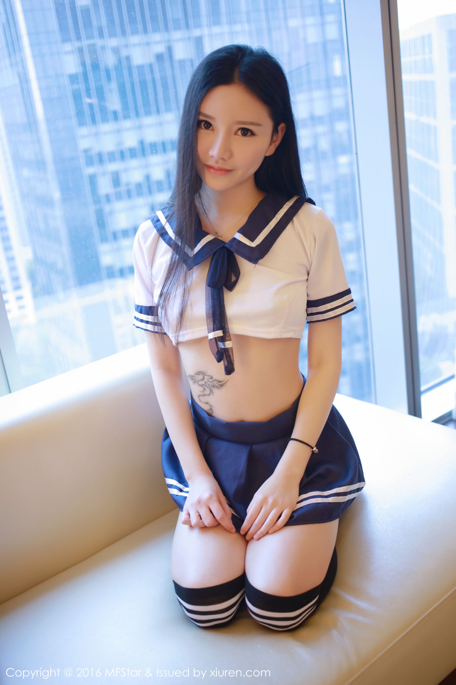 姗姗就打奥特曼《学生装校服+肚兜系列》 模范学院 Vol.081