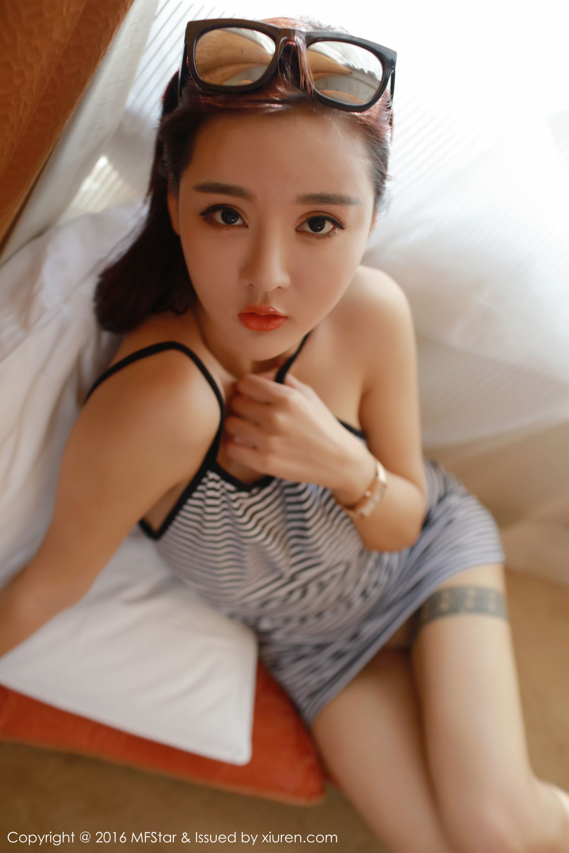 佳佳JiaJia – 五官精致、颜值靓丽且拥有傲人巨乳的美女模特 模范学院 Vol.060