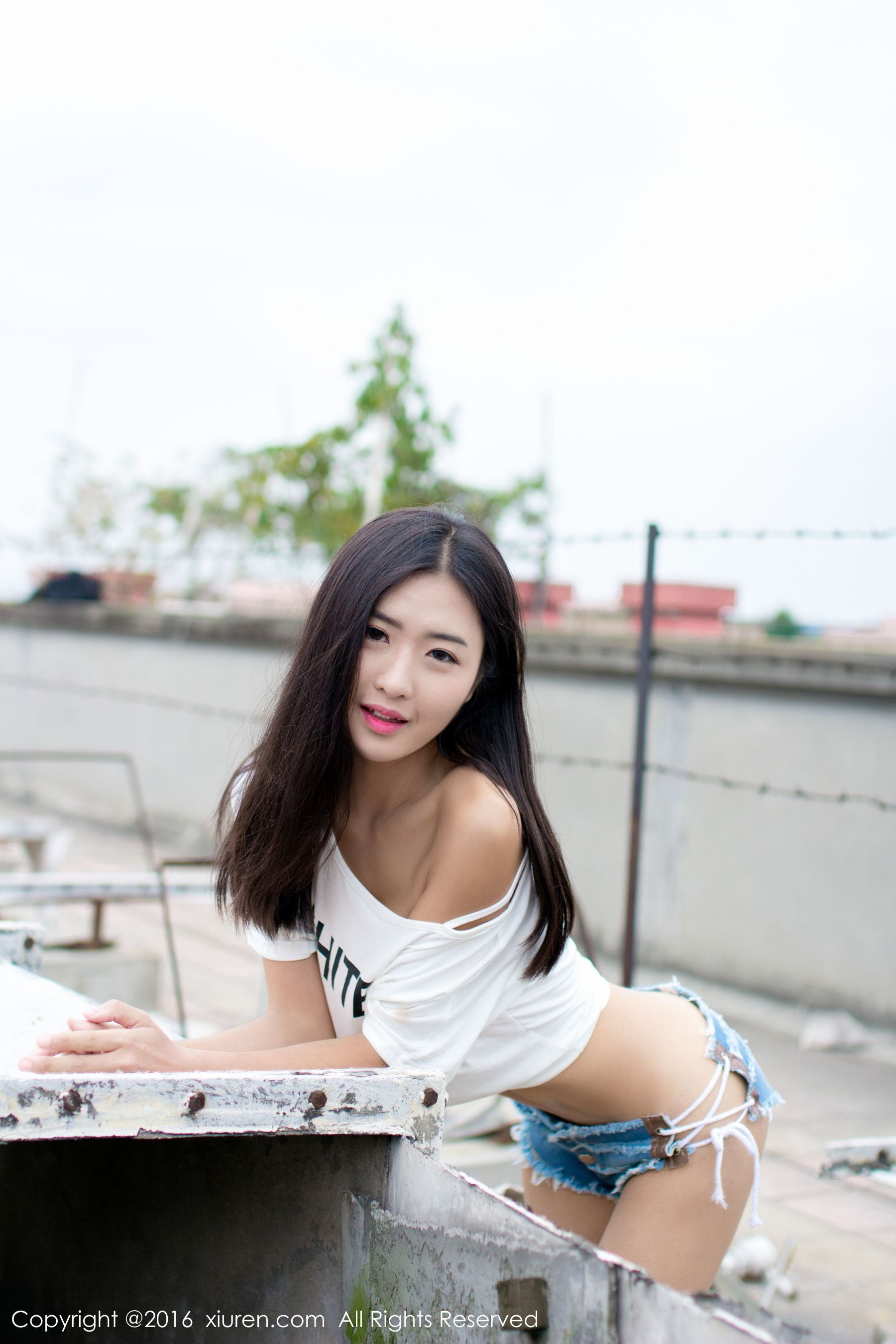 周琰琳LIN《红颜朱唇，宛若青莲出水》 秀人网 No.624插图2