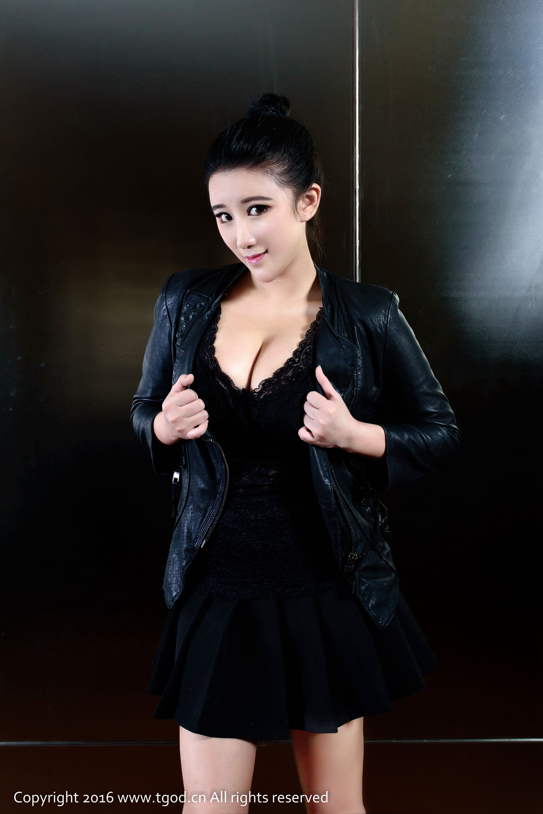小紫藤《热辣焚身不自主》 推女神/御女郎插图2