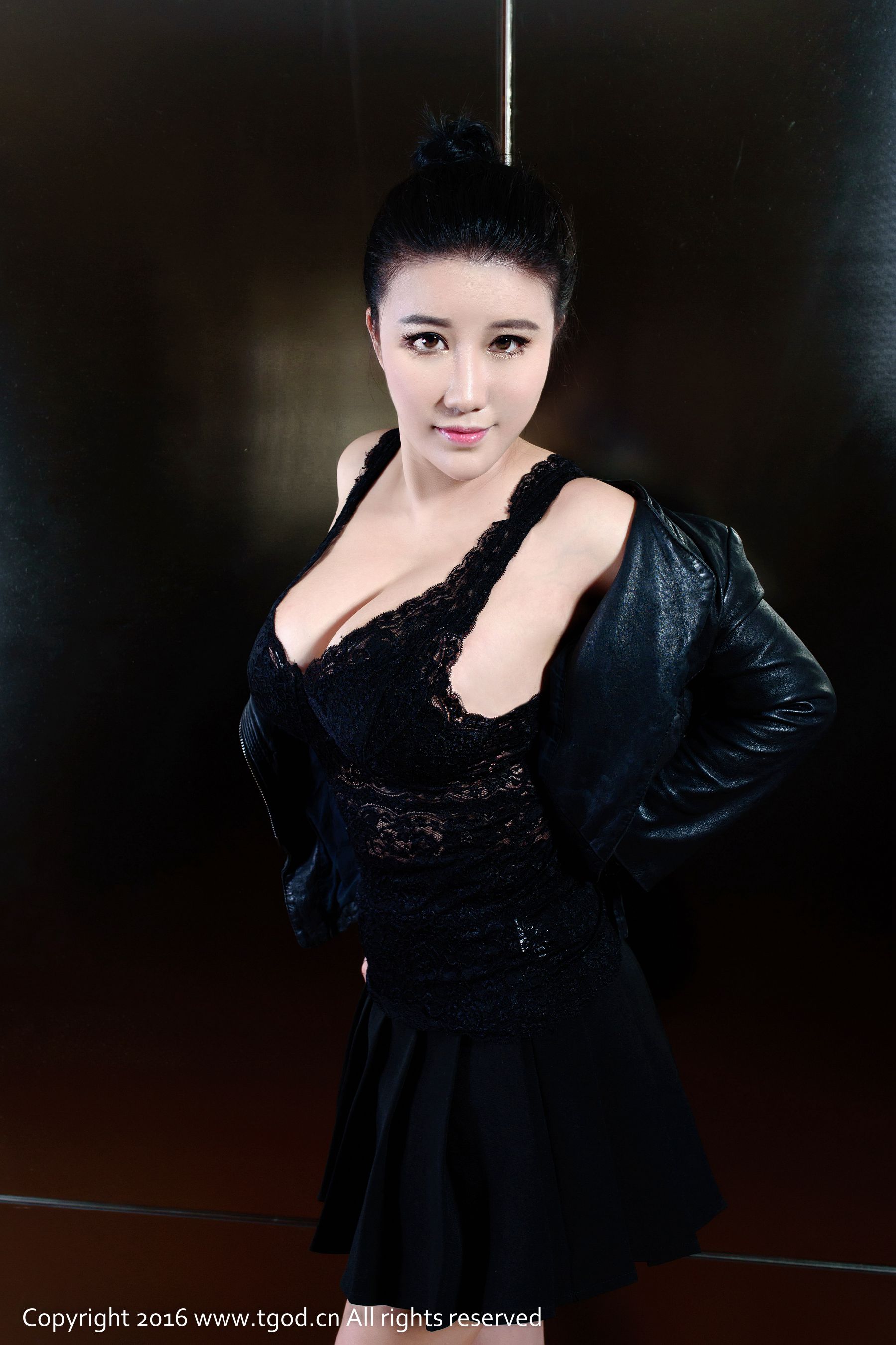 小紫藤《热辣焚身不自主》 推女神/御女郎插图4