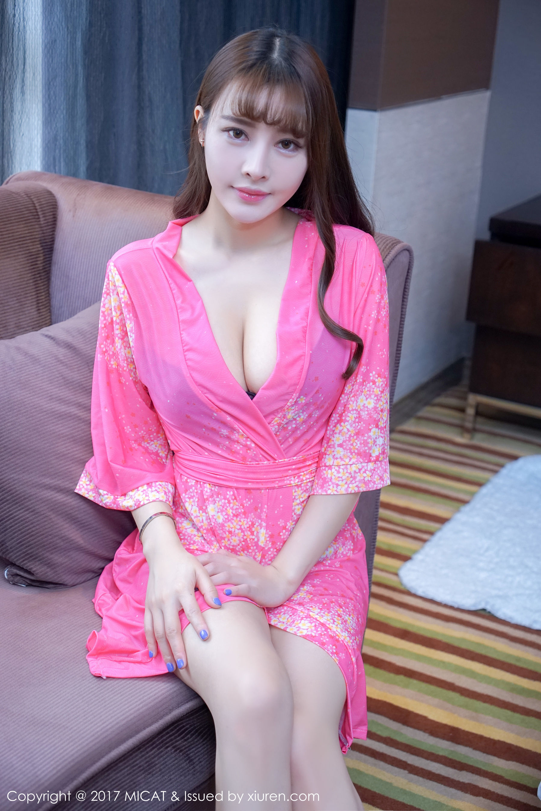 雪瑞Lisa《低胸睡衣、女仆装、学生装、蕾丝袜》 猫萌榜 VOL.022