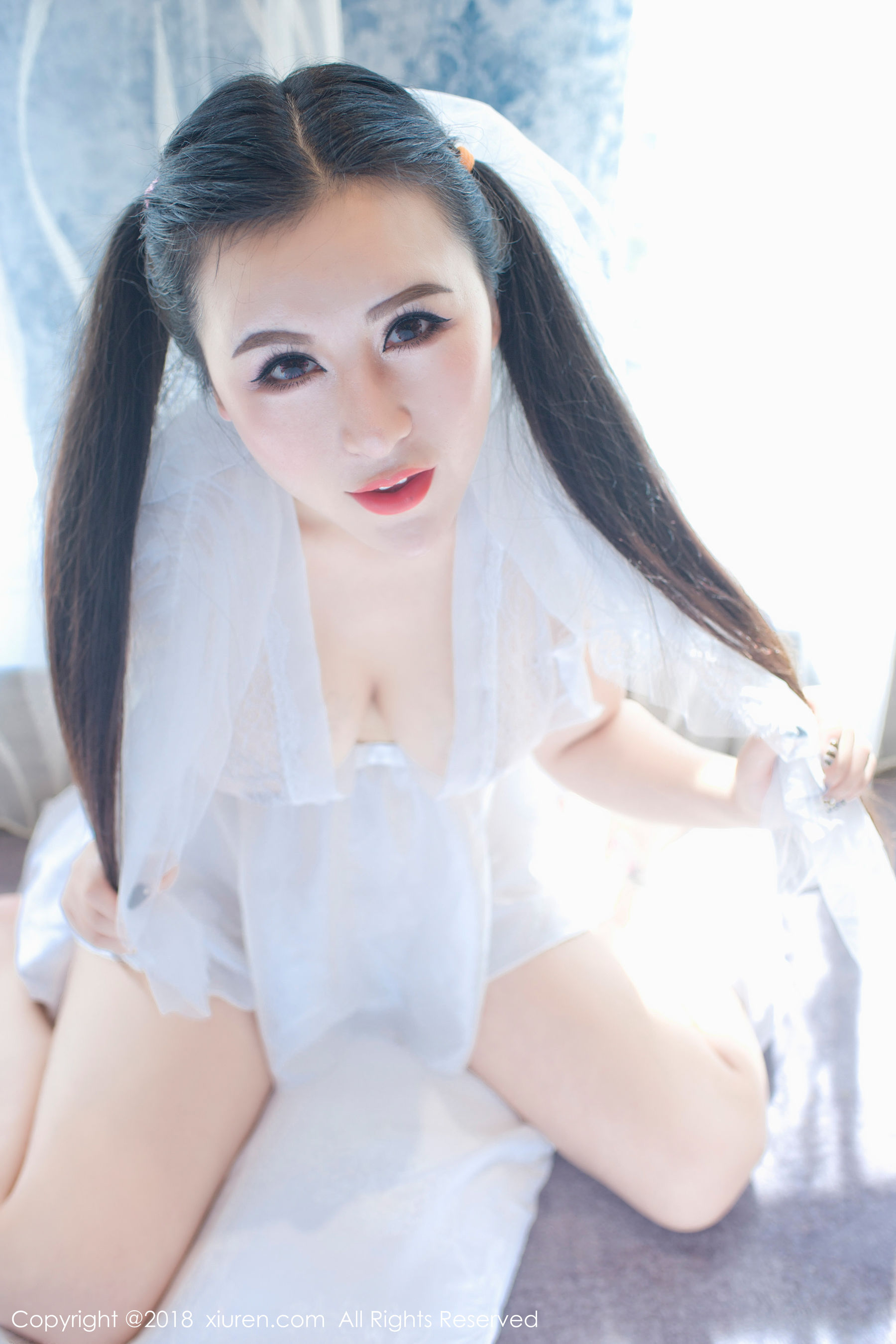 MODEL伊若《蕾丝开胸睡衣和蓝色死库水》 秀人XIUREN No.1034插图8