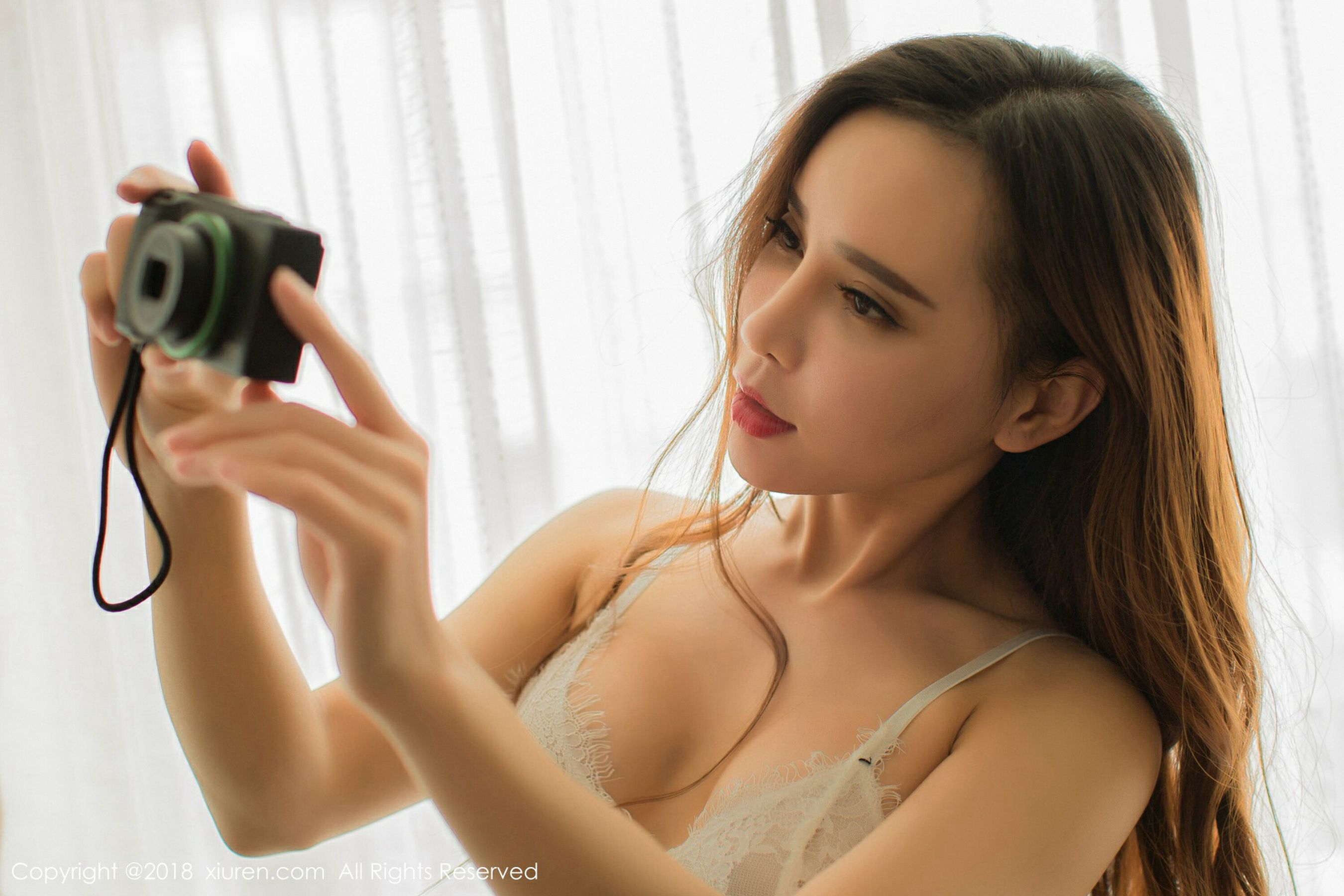 艾小青《皮鞭SM制服》 秀人XIUREN No.1047插图3