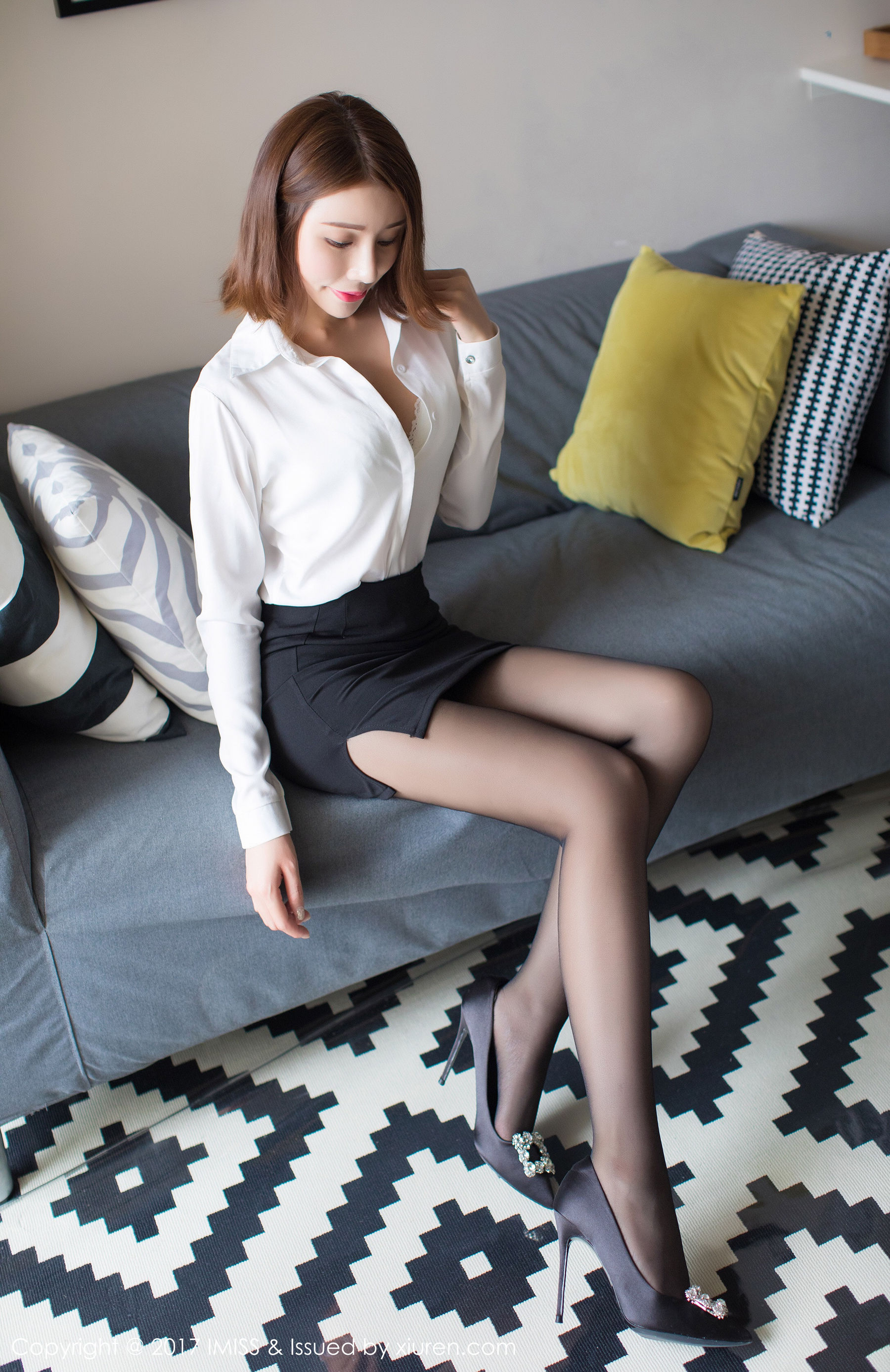 Savina《OL制服搭配黑丝美腿系列》 爱蜜社IMiss Vol.193插图3