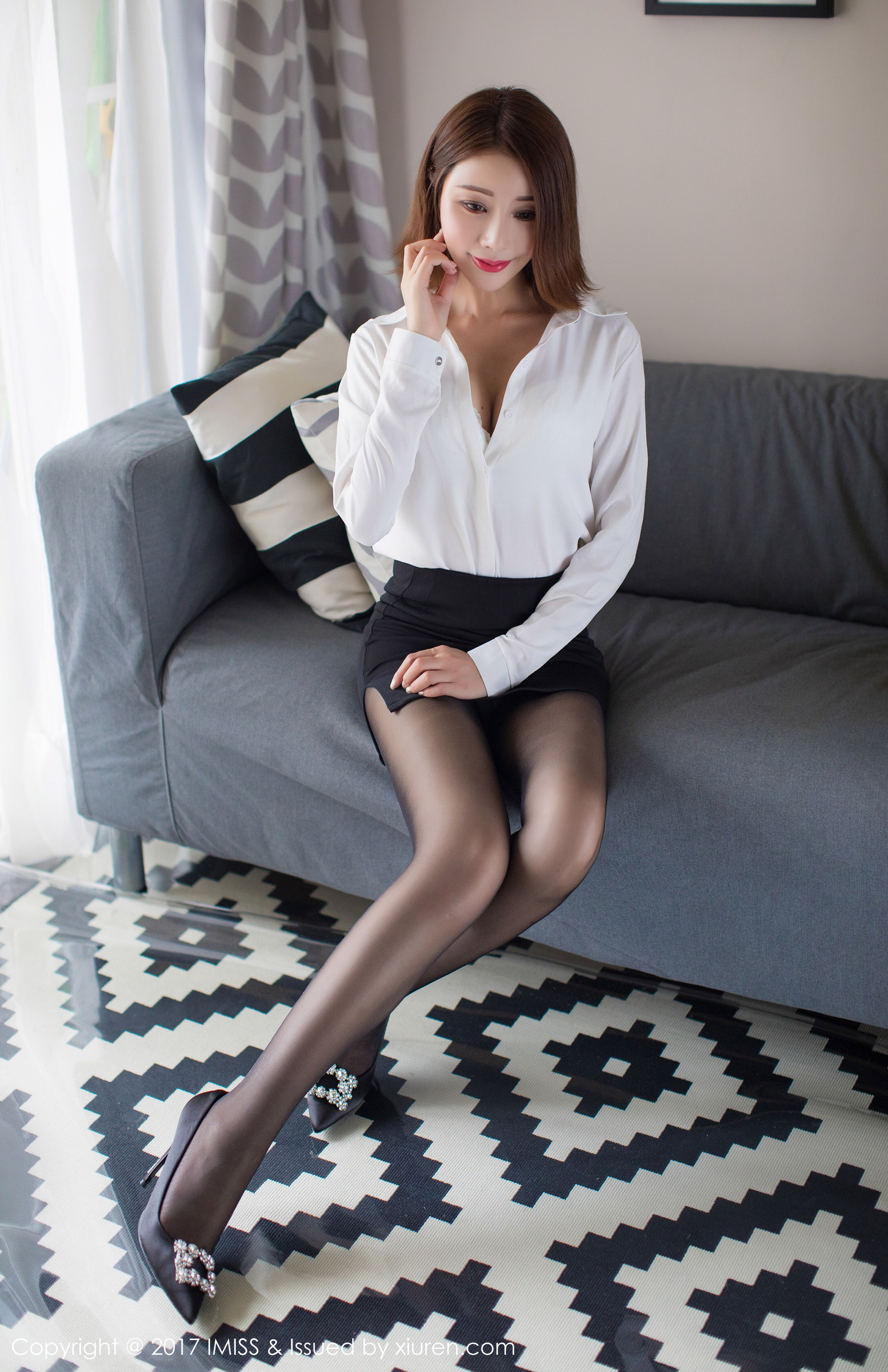 Savina《OL制服搭配黑丝美腿系列》 爱蜜社IMiss Vol.193插图4