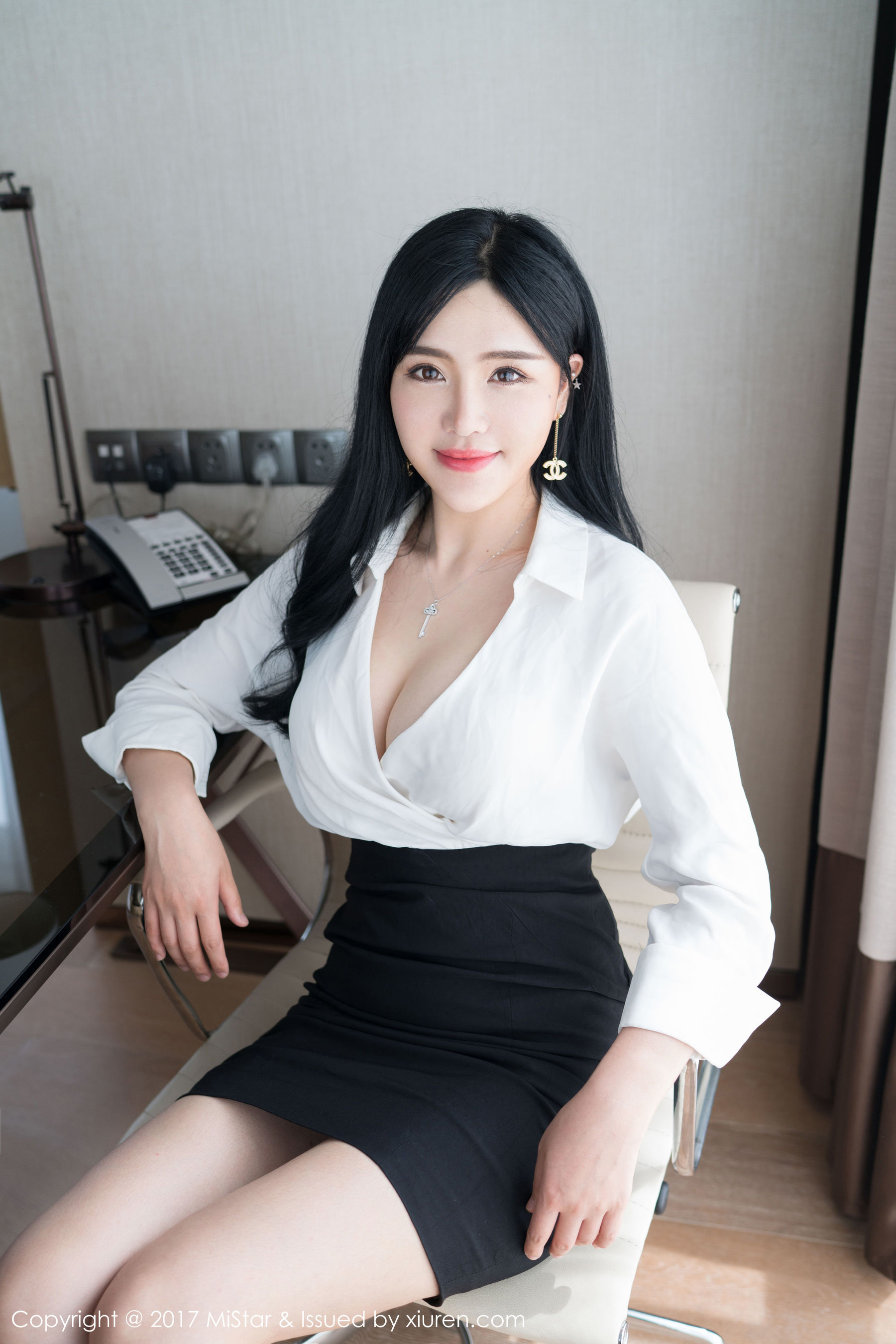 刘钰儿《性感OL秘书系列》 魅妍社 VOL.172