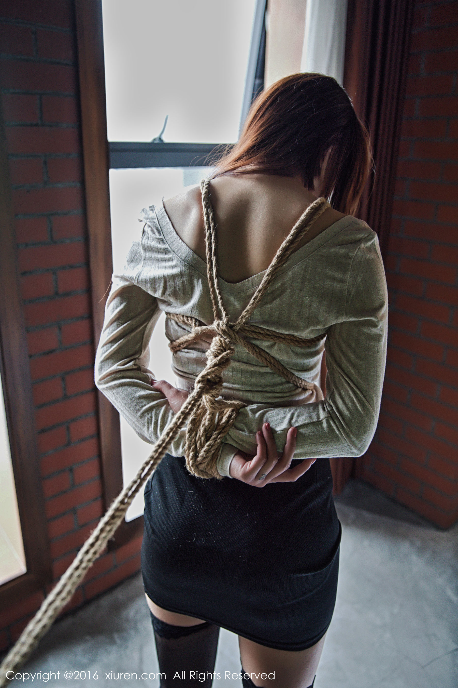 兜豆靓Youlina《黑丝制服束缚》 秀人网XIUREN No.733插图6