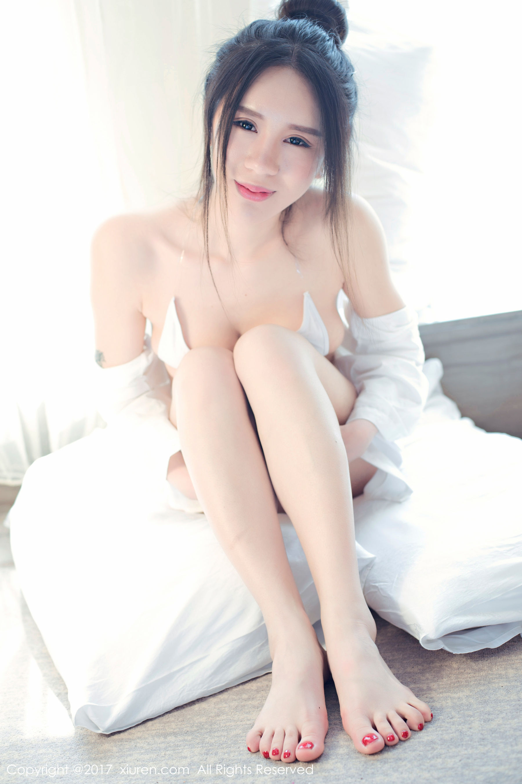 欧阳若依《白色比基尼和大尺度蕾丝女仆死库水》 秀人网XIUREN No.715插图1