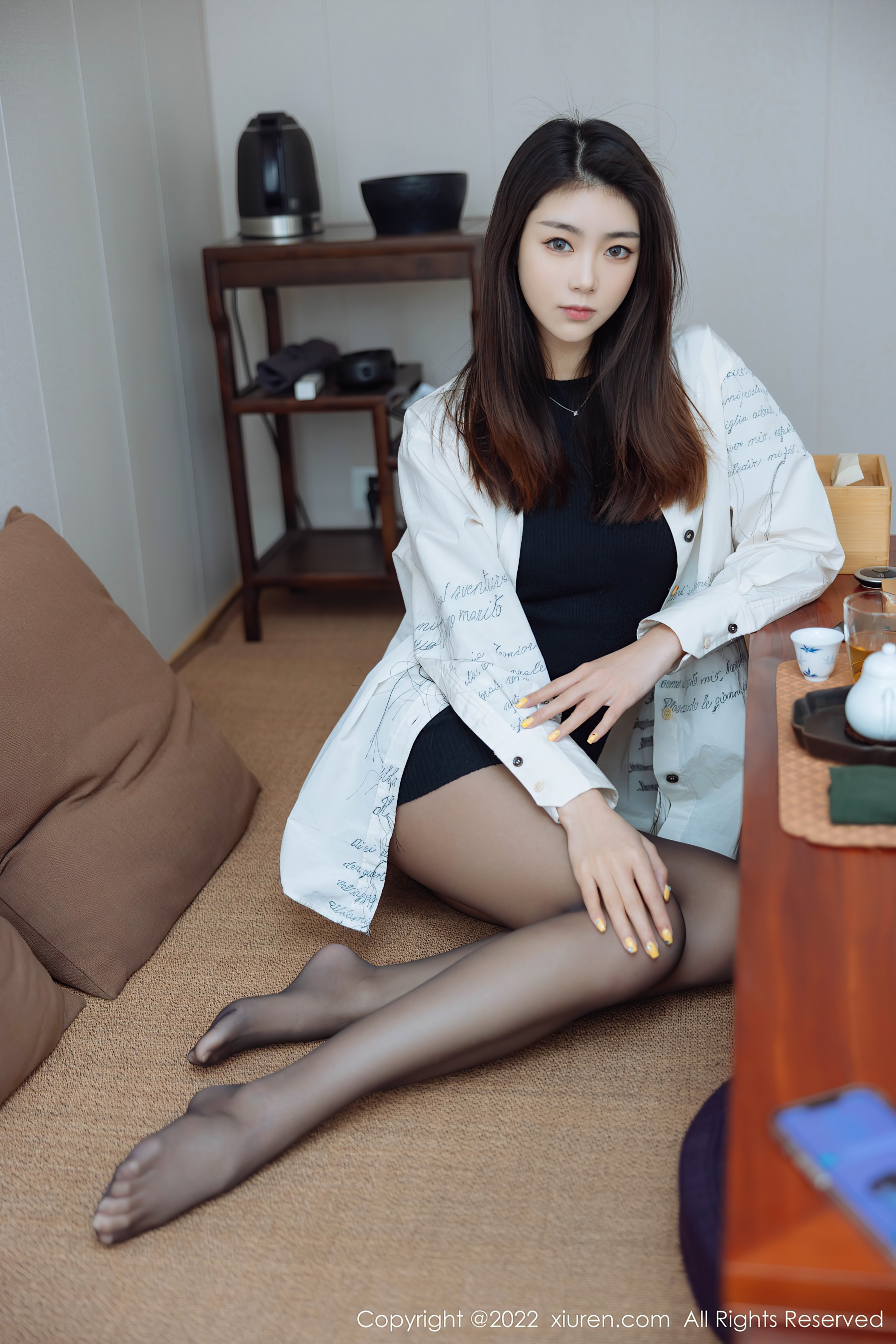 秀人网 No.4832 可樂Vicky 黑丝美腿插图1