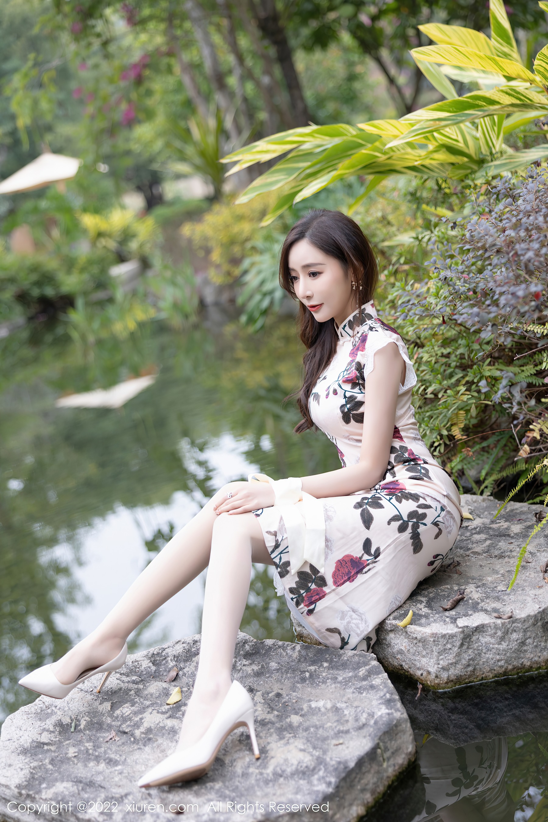 秀人网 No.4688 王馨瑶yanni 旗袍美腿丝袜写真插图5