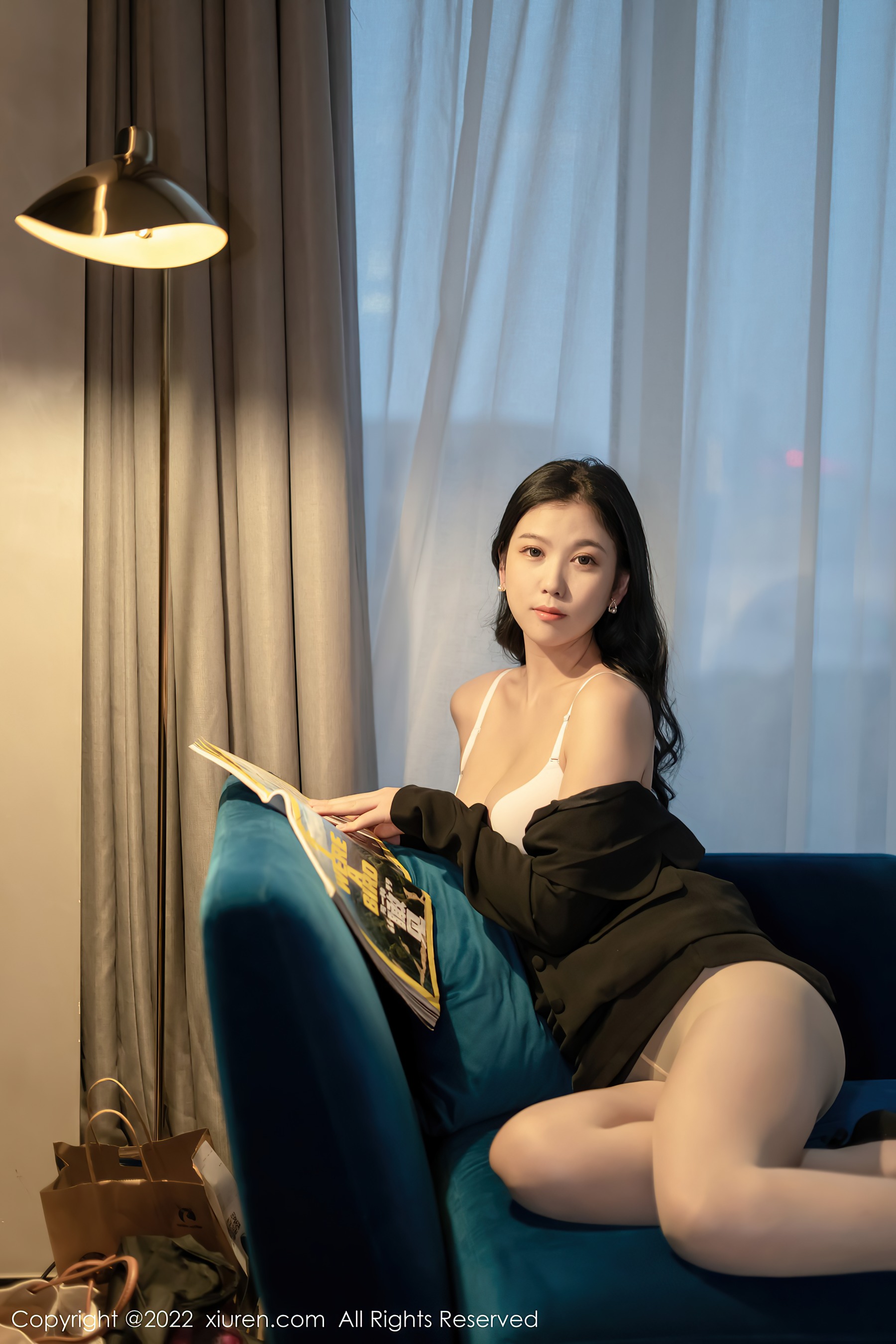 秀人网 No.4690 李雅柔丝袜美腿制服诱惑写真插图2
