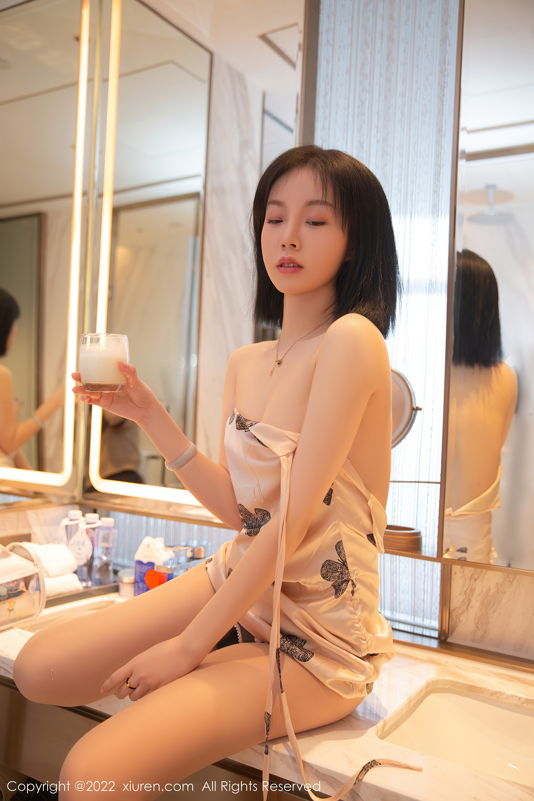 秀人网 No.4635 一颗甜蛋黄a 吊带美人丝袜美腿插图9