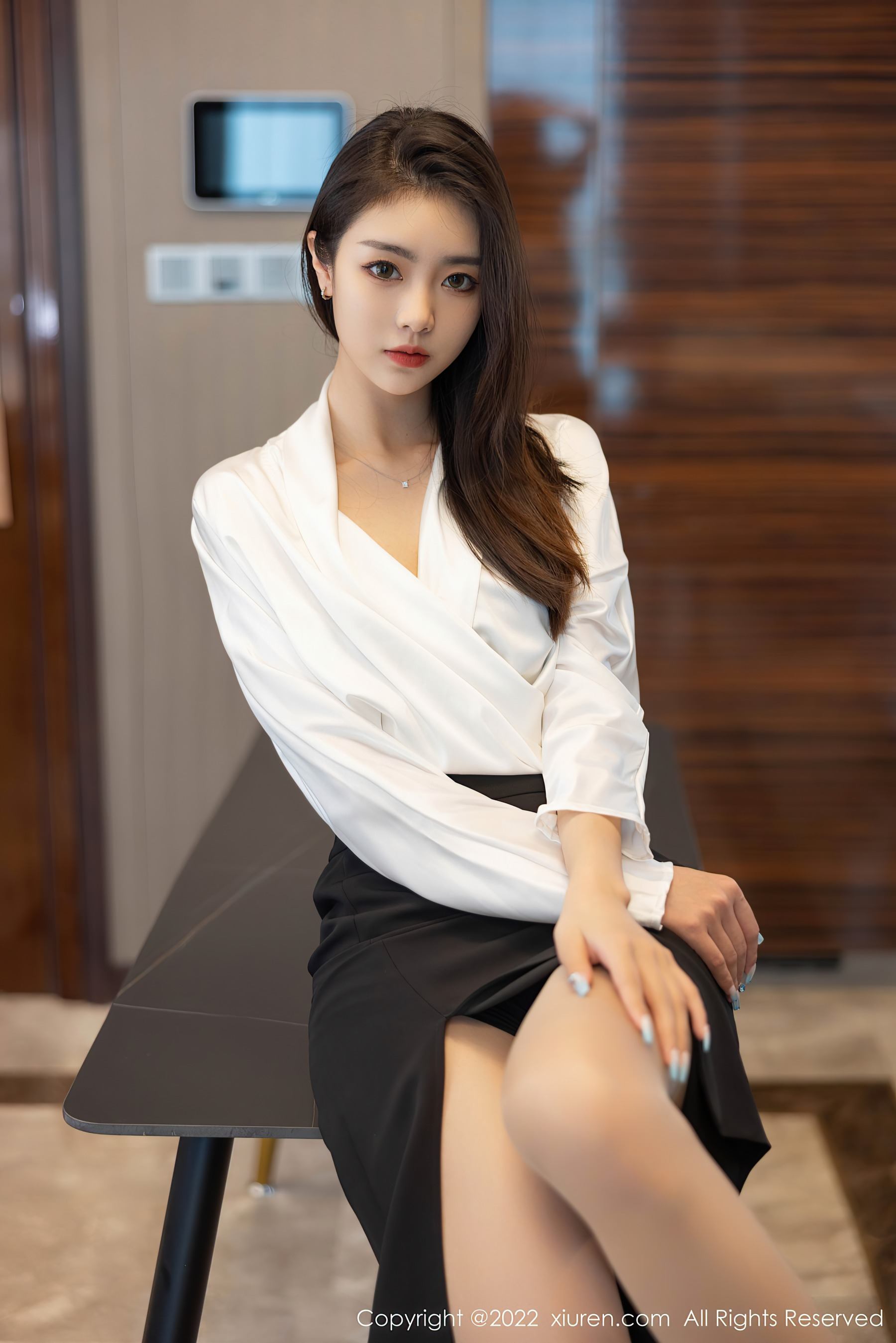 秀人网 No.4869 可樂Vicky 长发美女丝袜美腿写真插图7