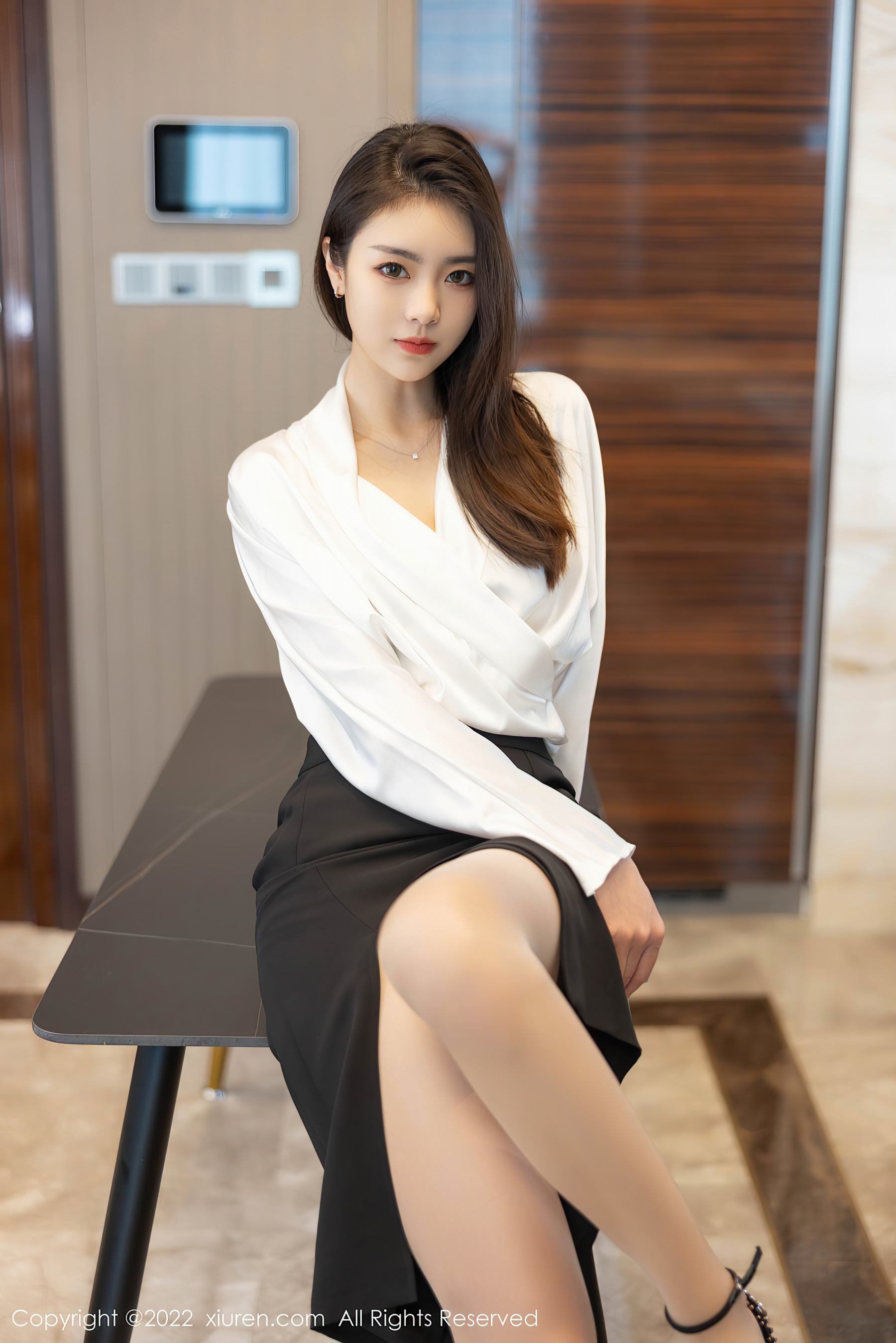 秀人网 No.4869 可樂Vicky 长发美女丝袜美腿写真插图8