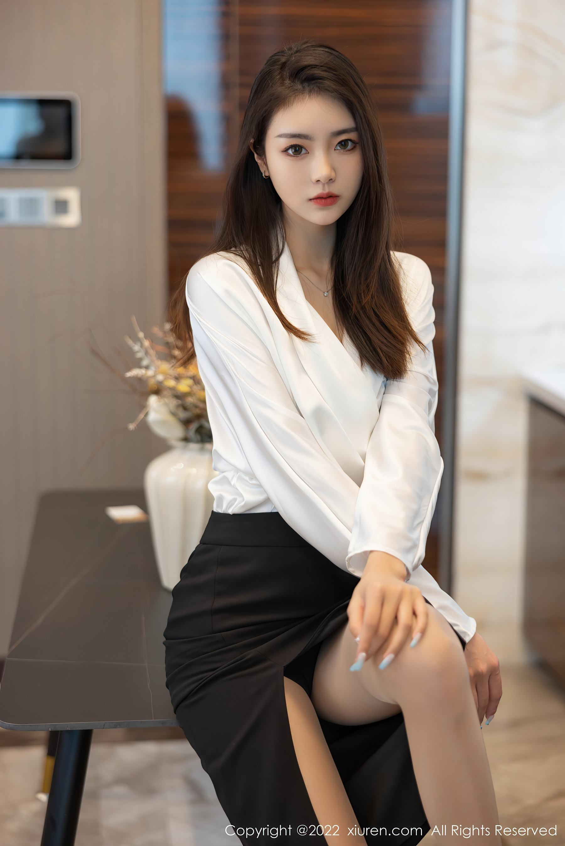 秀人网 No.4869 可樂Vicky 长发美女丝袜美腿写真插图5