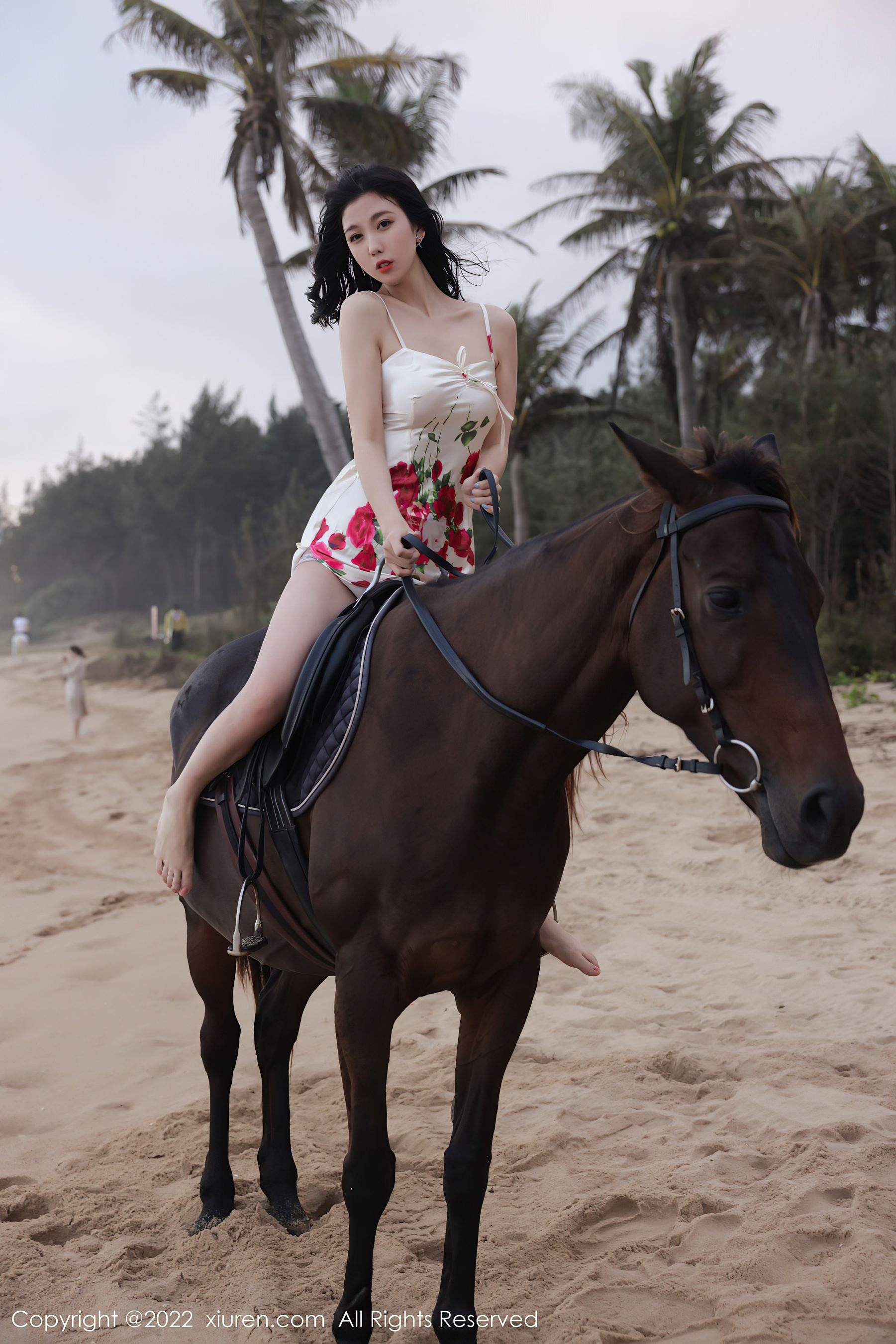 秀人网 No.4915 李雅柔182CM 海边美女性感写真插图5