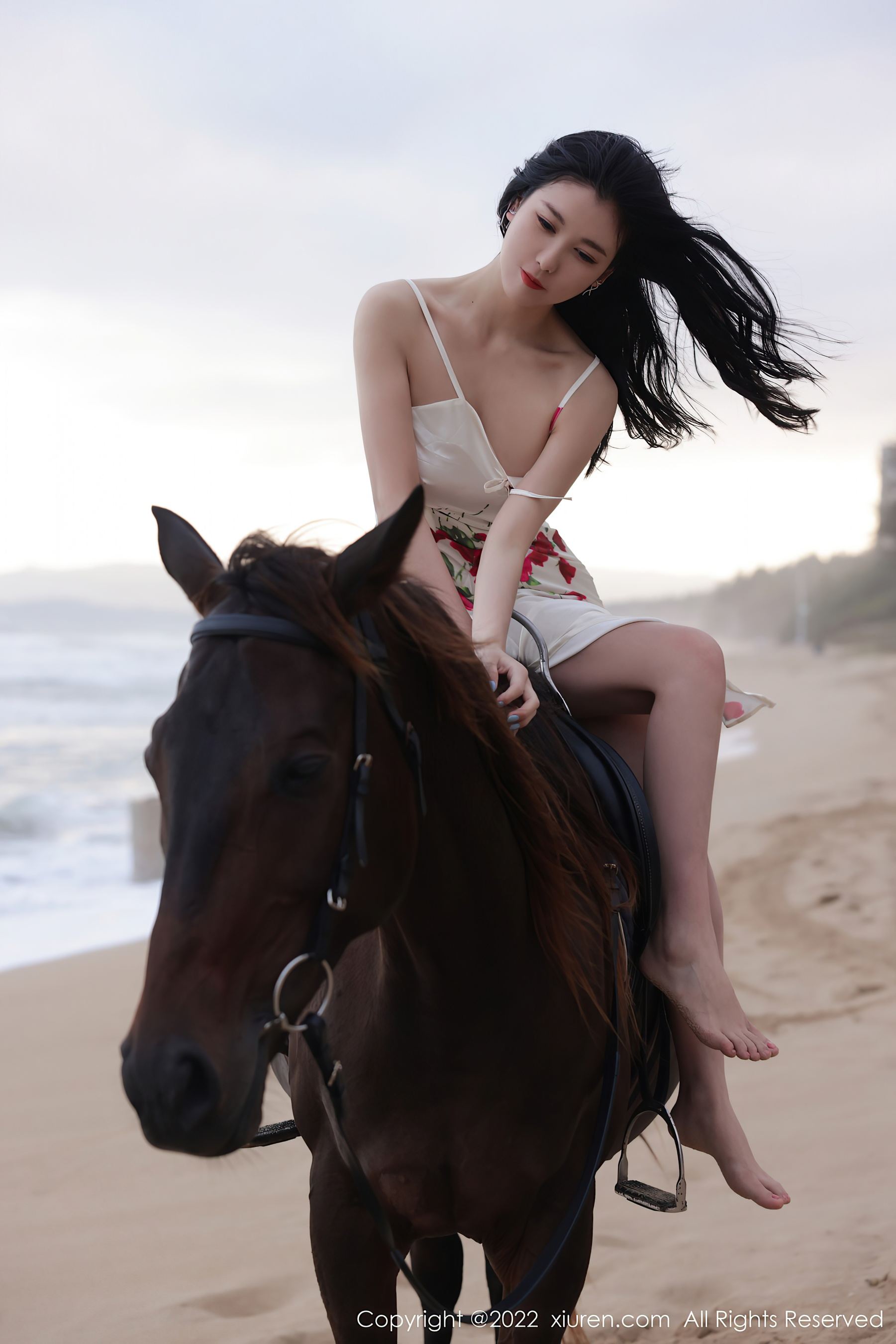 秀人网 No.4915 李雅柔182CM 海边美女性感写真插图2