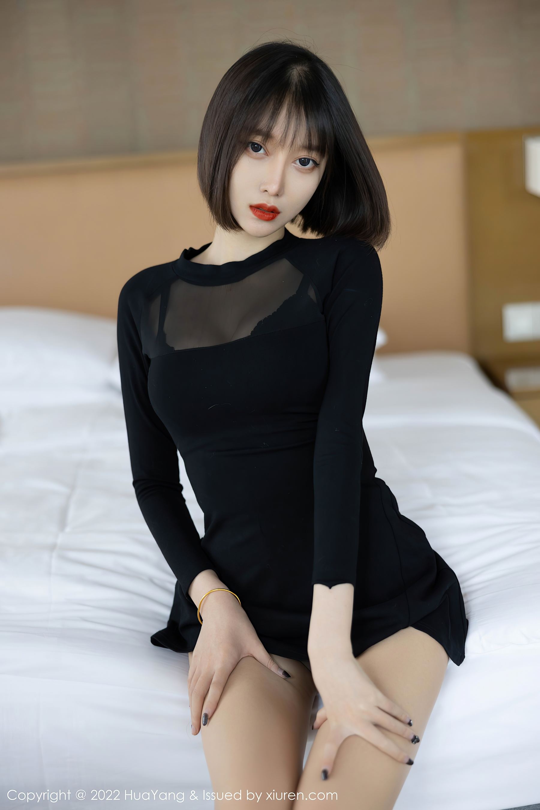花漾 VOL.491 玥儿玥er 丝袜美腿性感短发美女写真