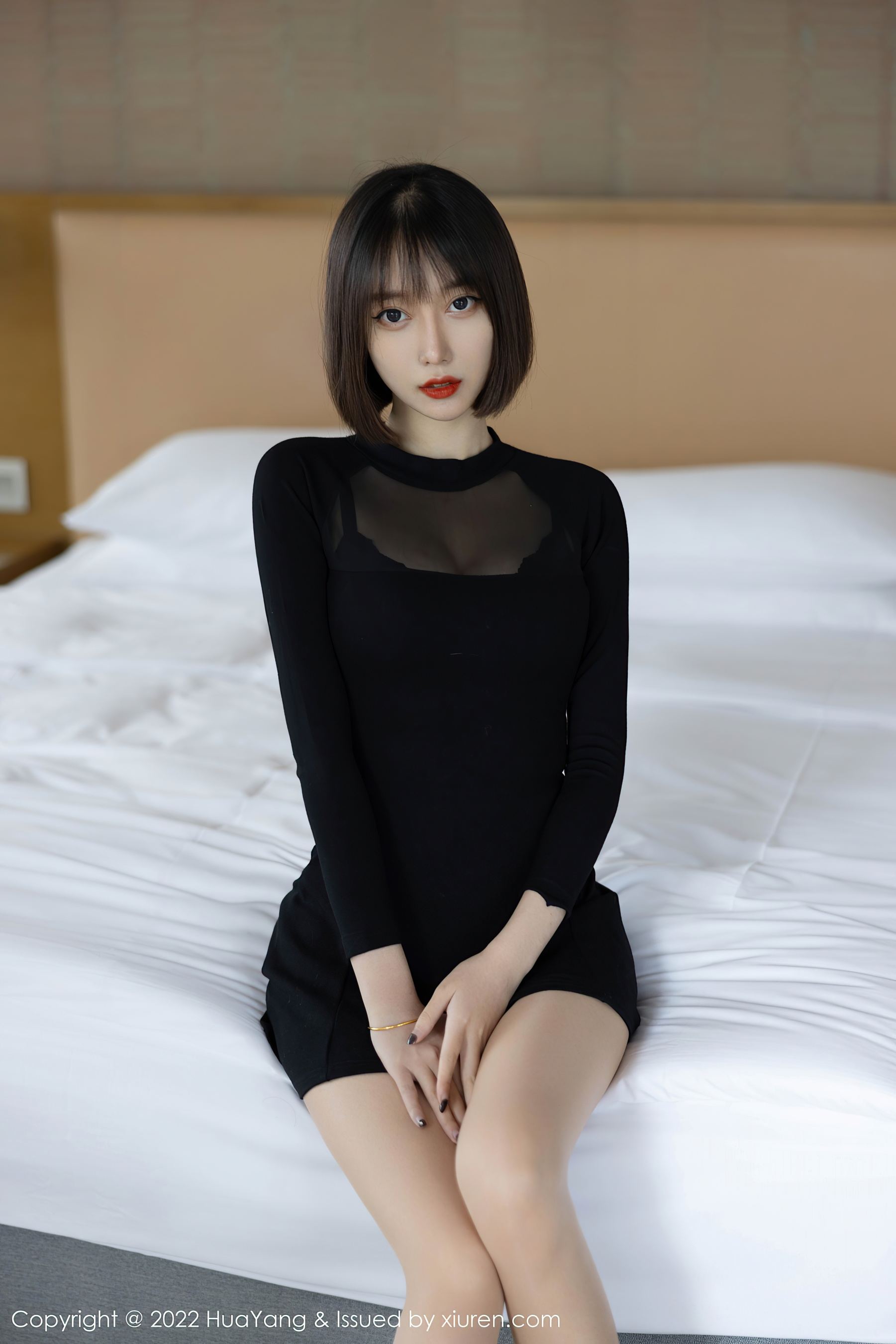 花漾 VOL.491 玥儿玥er 丝袜美腿性感短发美女写真插图1