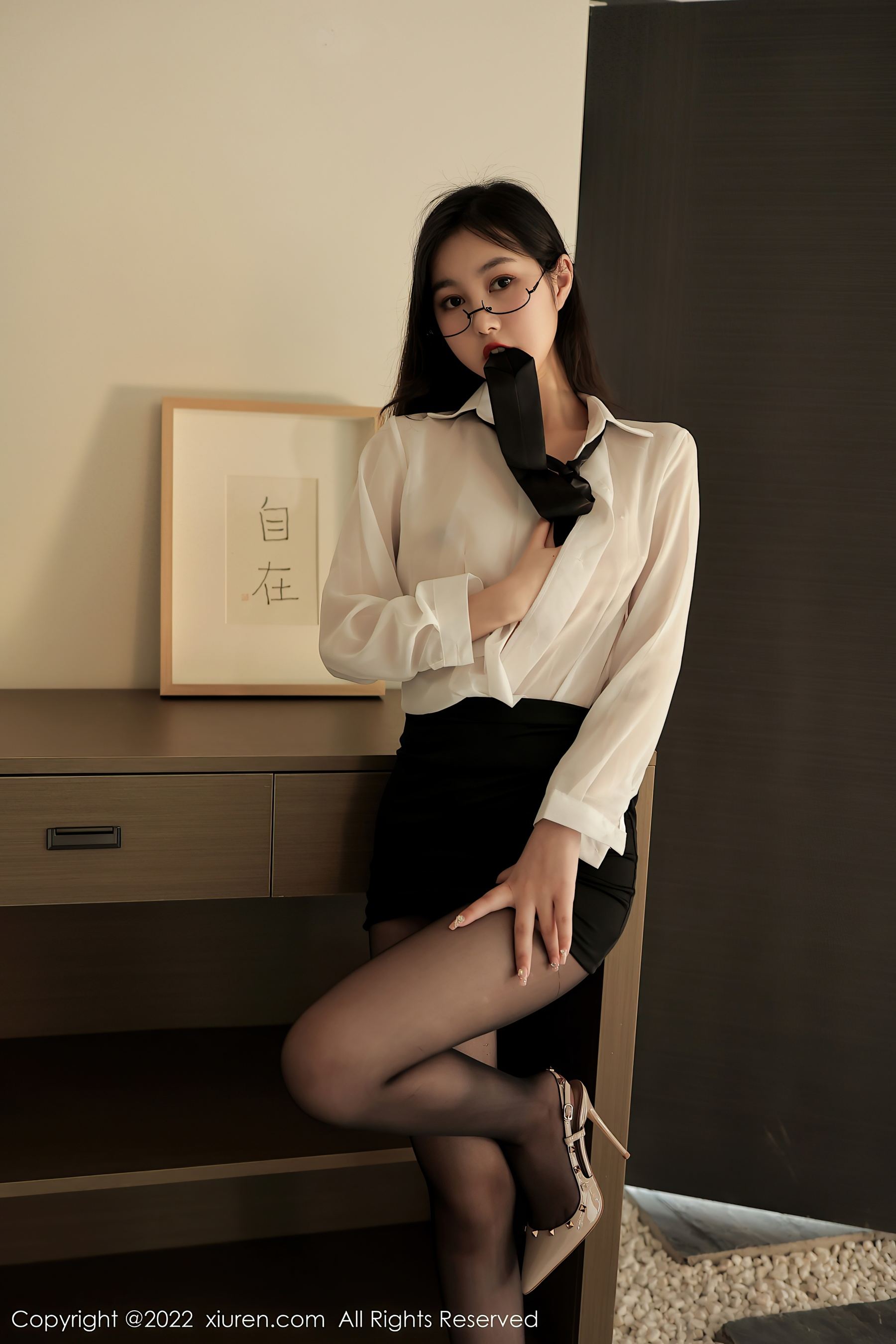 秀人网 No.5117 谢晚晚 黑丝美腿插图5