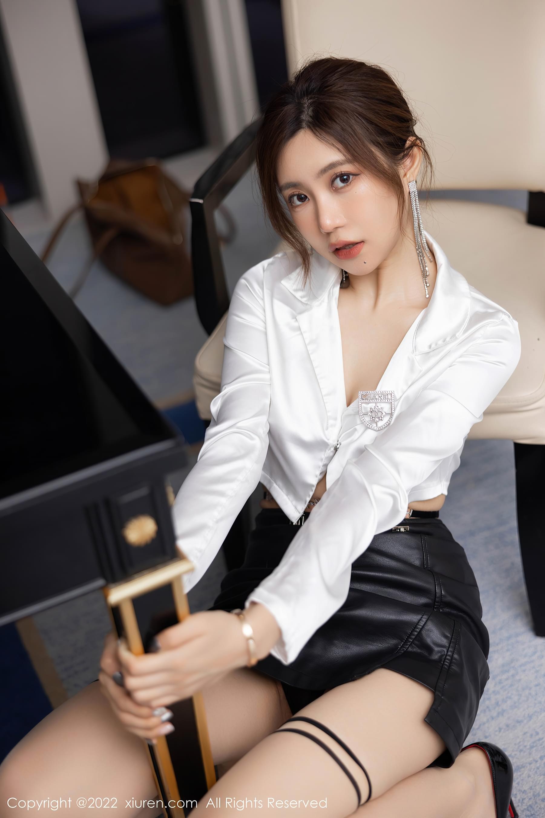 秀人网 No.5189 绮里嘉ula插图5