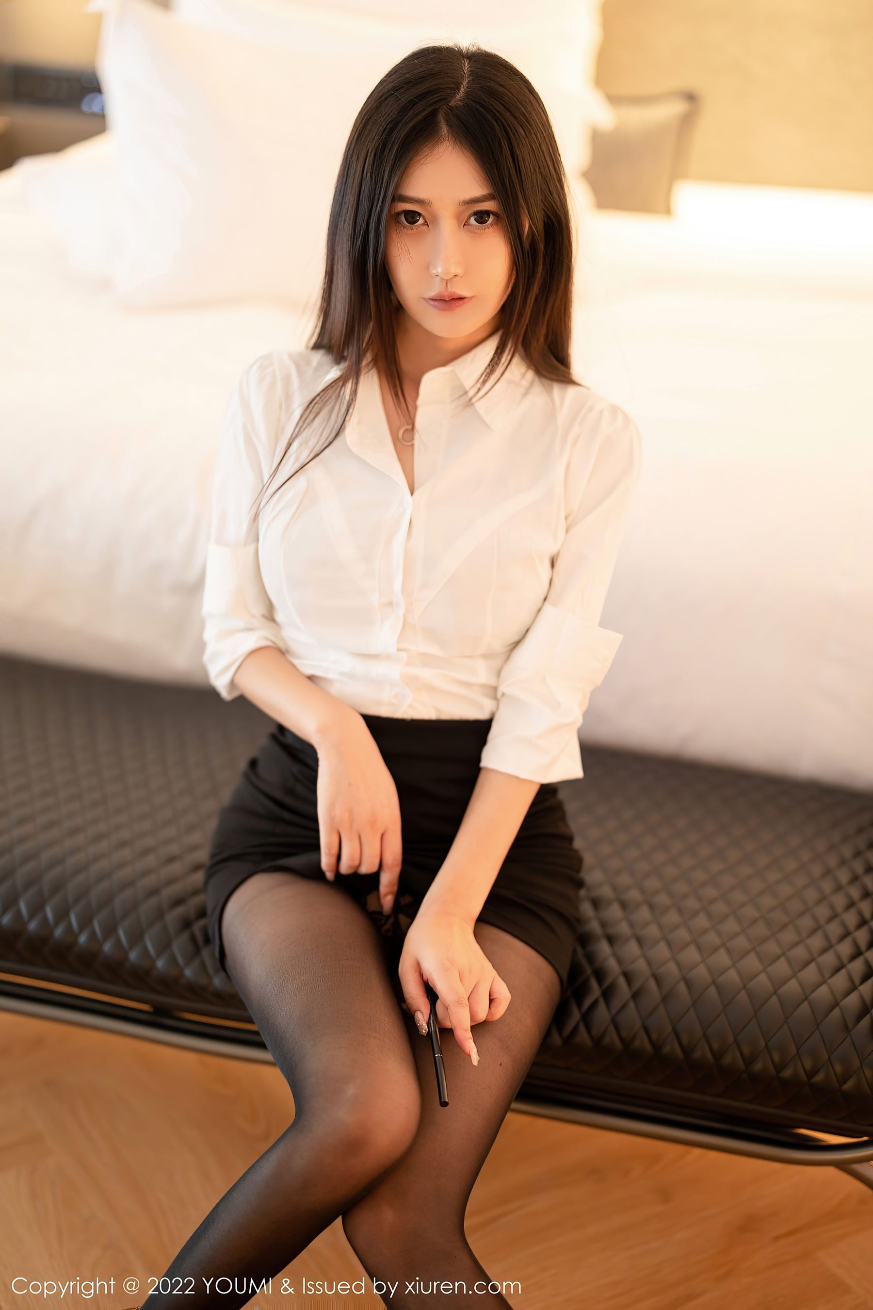 尤蜜荟 VOL.827 laura阿姣 黑丝美腿插图1