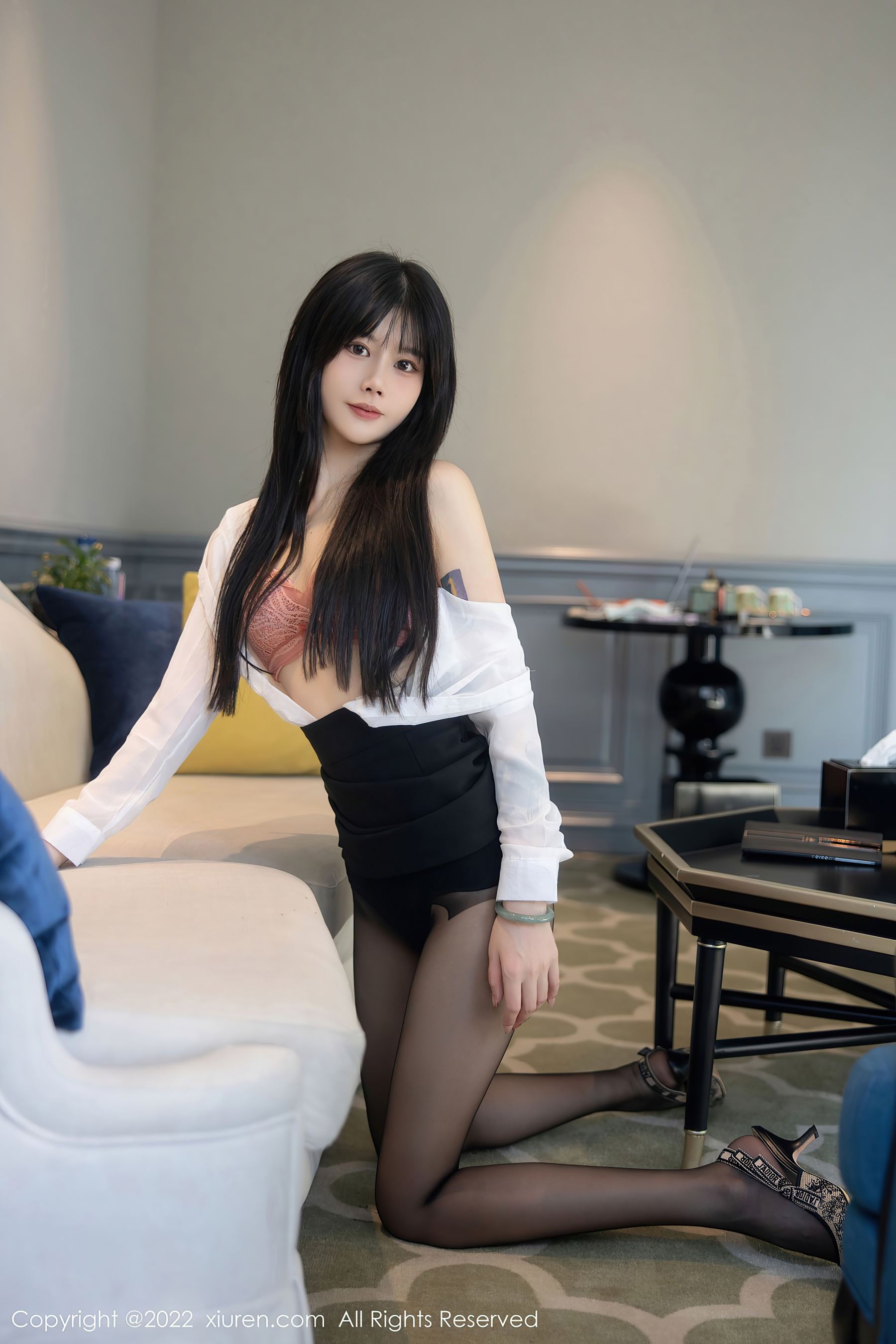 秀人网 No.5861 77qiqi 短裙黑丝插图2