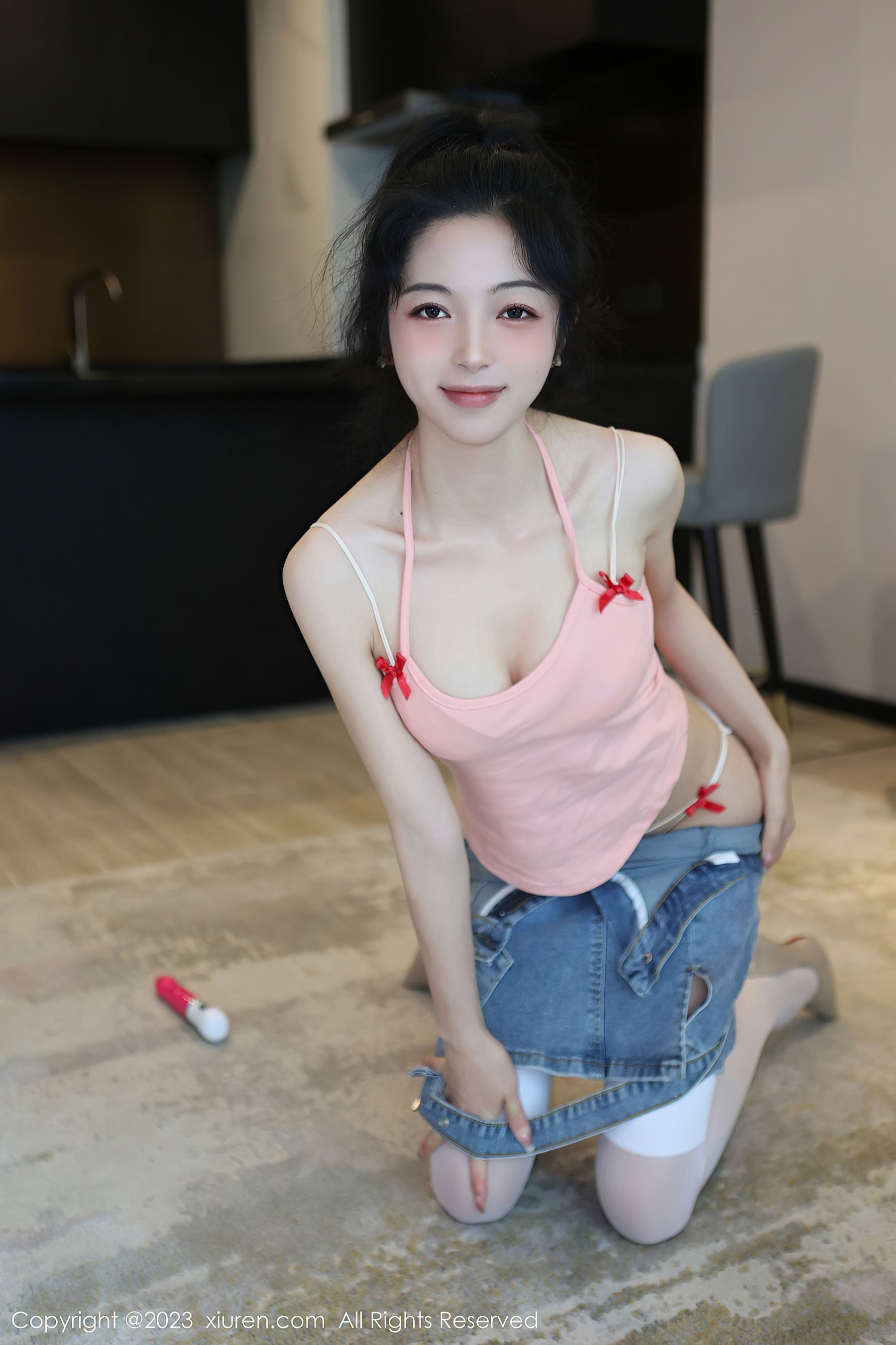 秀人网 No.6816 茜茜Kimi 丝袜美腿
