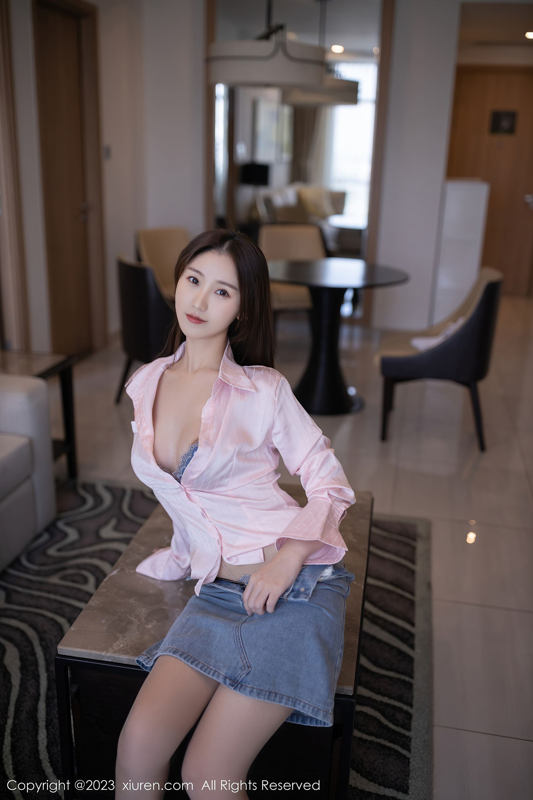 秀人网 No.6832 杏子Yada 短裙美腿插图3