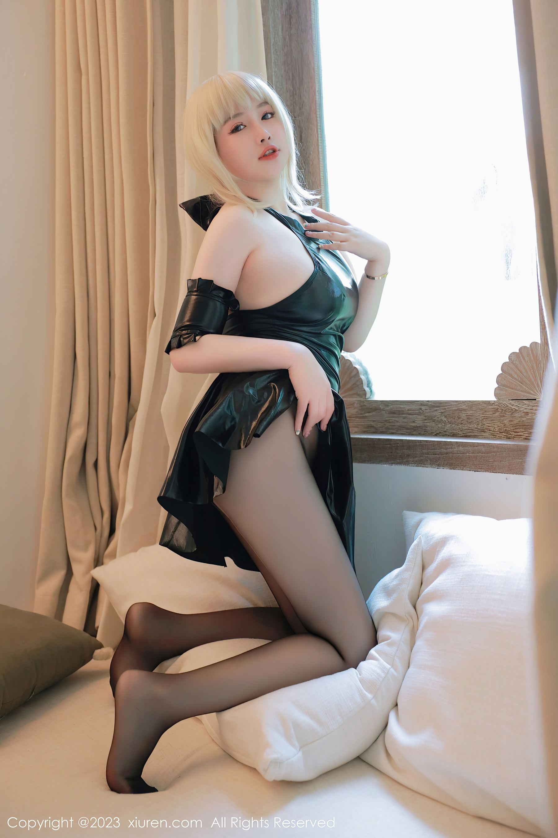 秀人网 No.6984 养乐多DoDo 美腿黑丝