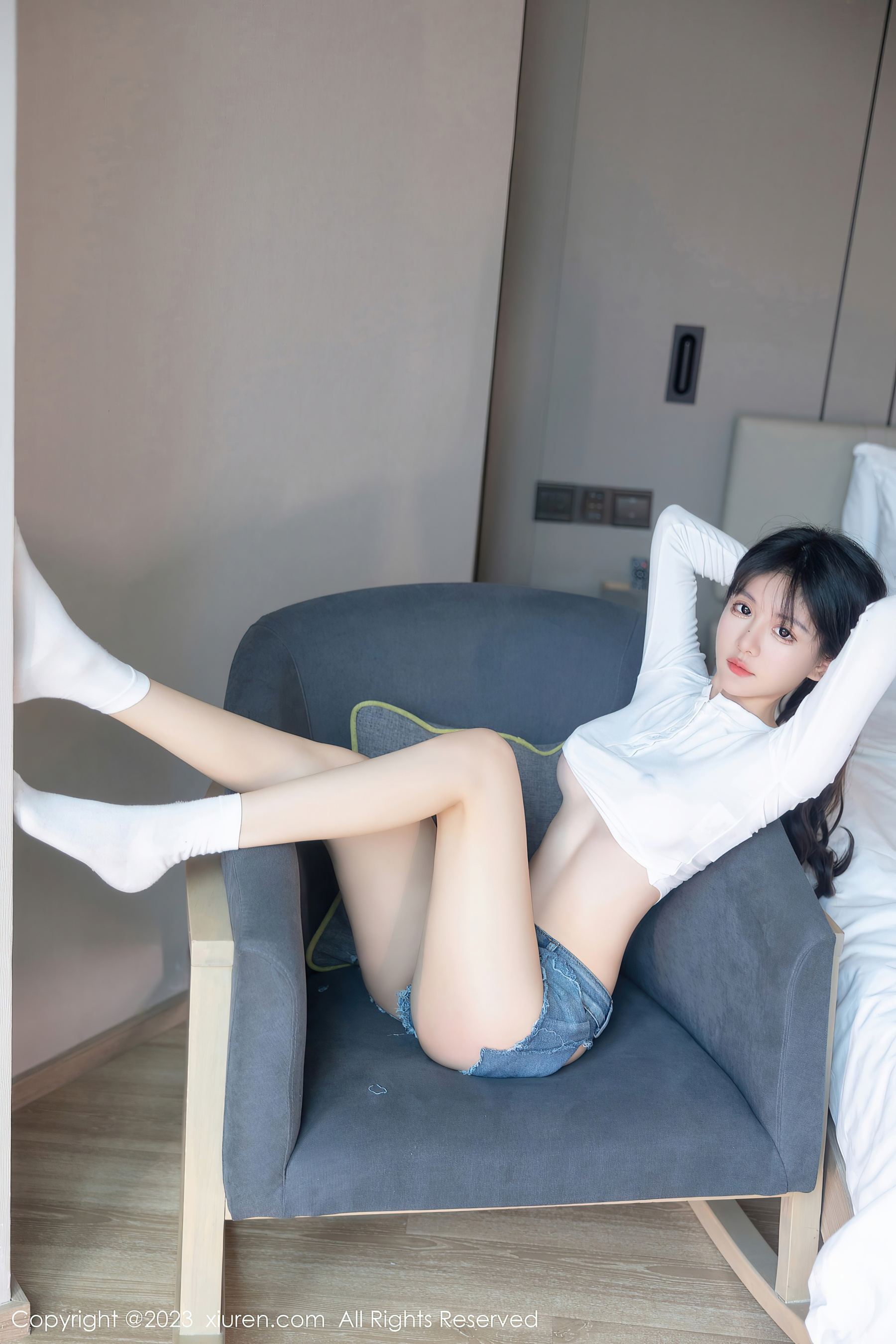 秀人网 No.7010 幼幼 清纯美腿插图4