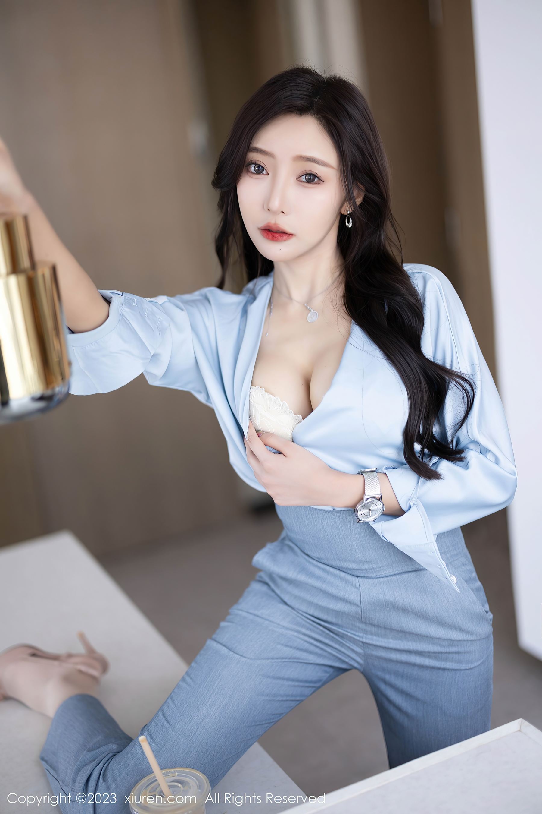 秀人网 No.7123 王馨瑶yanni OL美腿
