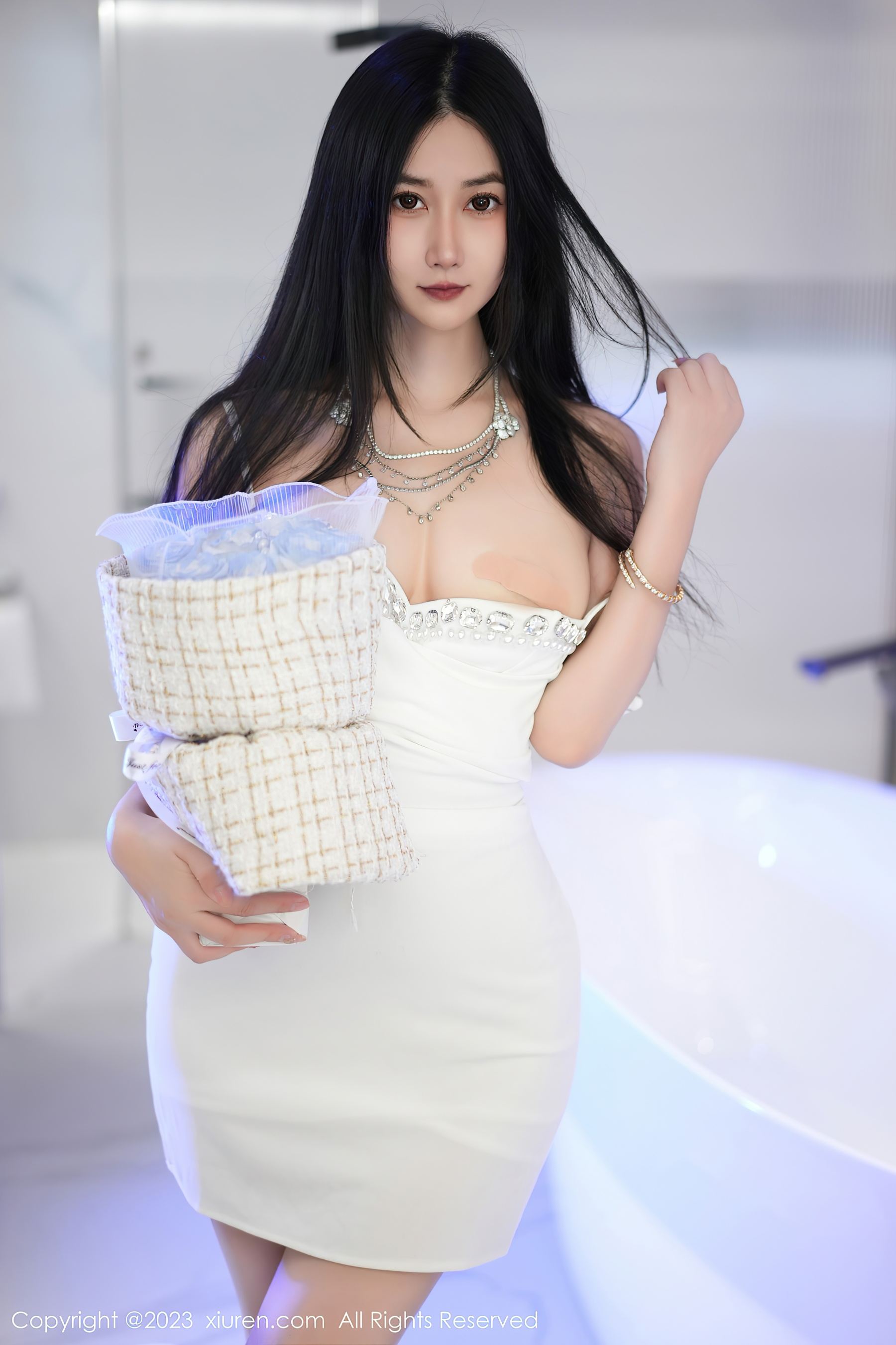 秀人网 No.7447 laura阿姣 丰腴美腿