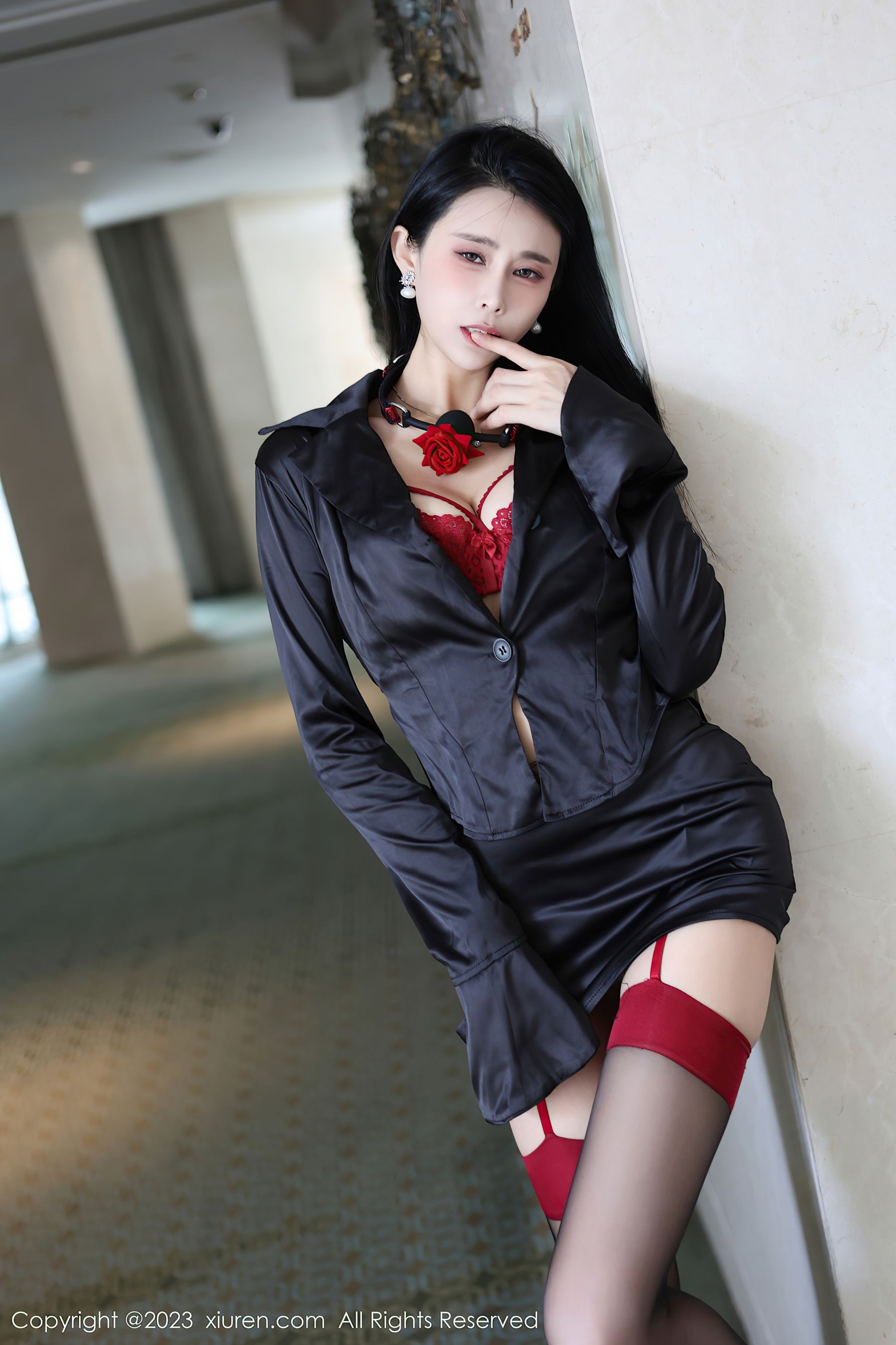秀人网 No.7630 草莓mm 黑丝美腿插图2