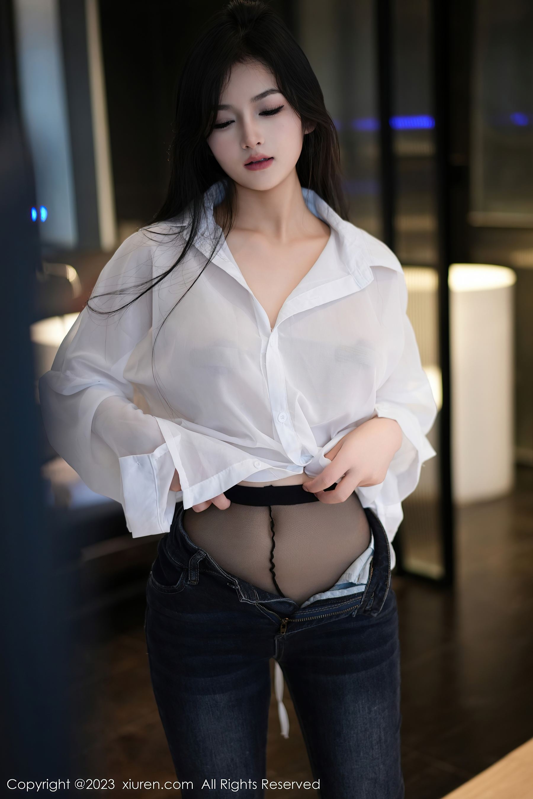 秀人网 No.7645 谭小灵 牛仔裤美腿插图1