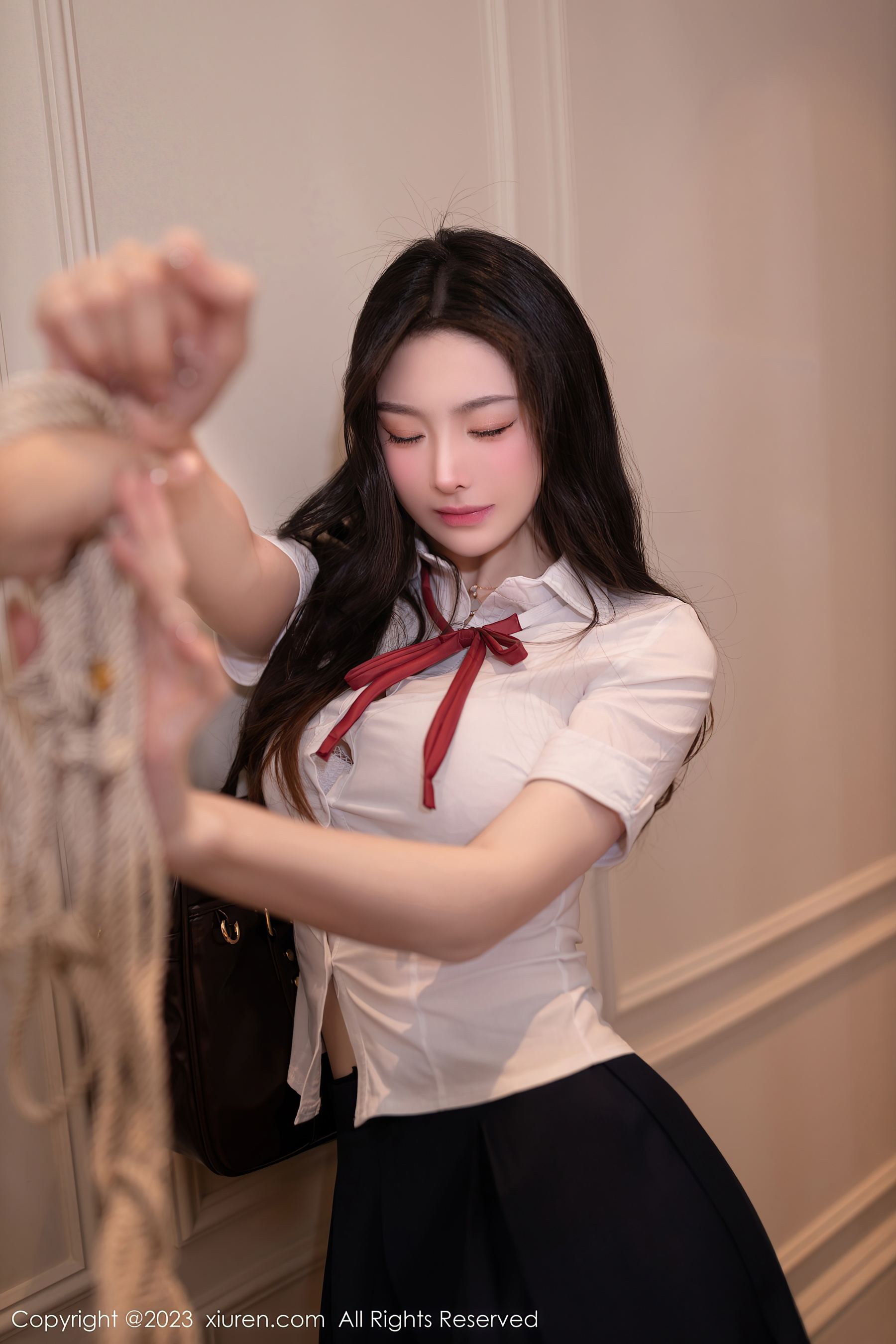秀人网 No.7674 小逗逗 短裙黑丝插图2