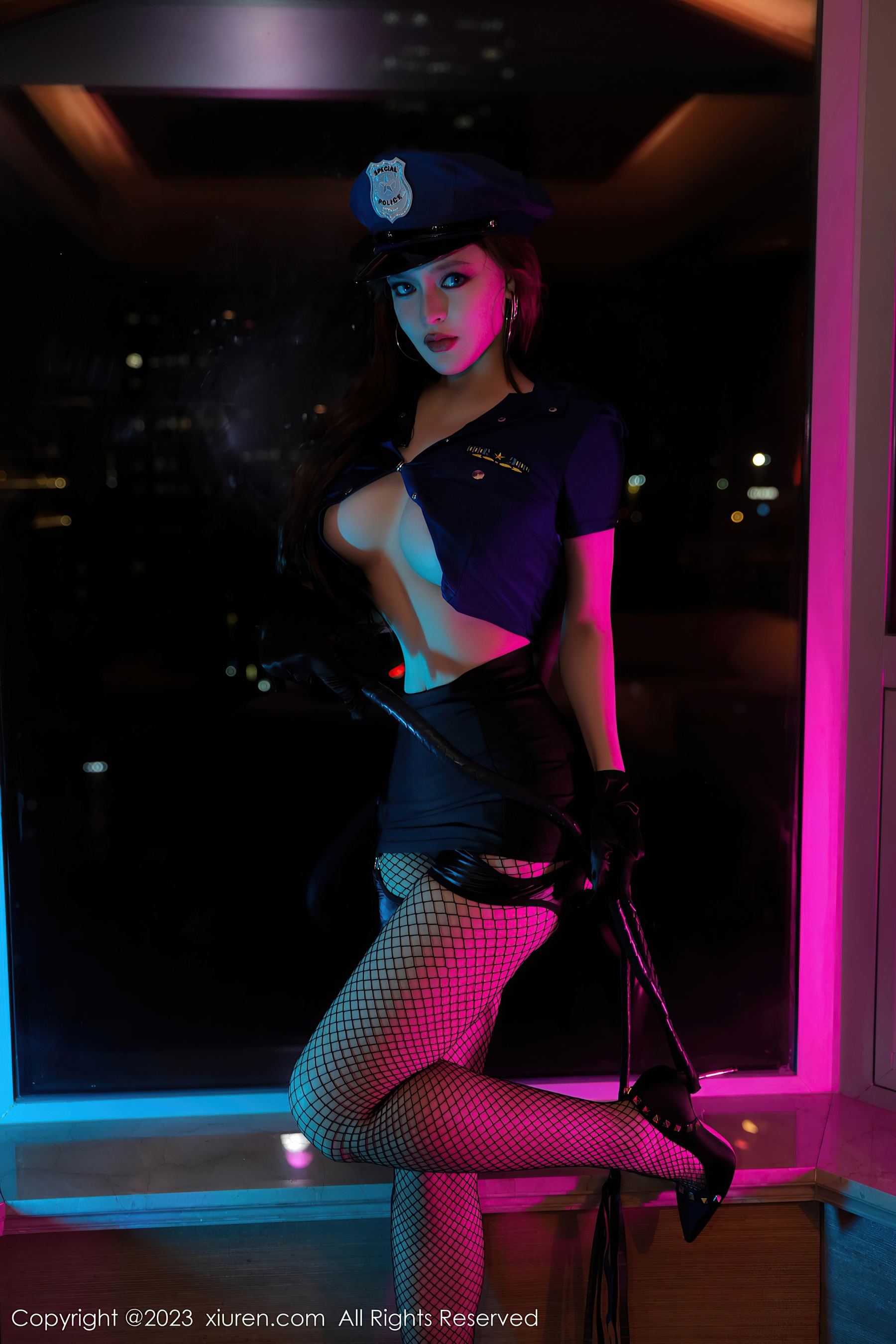秀人网 No.7767 伊丽莎有点白 美臀制服