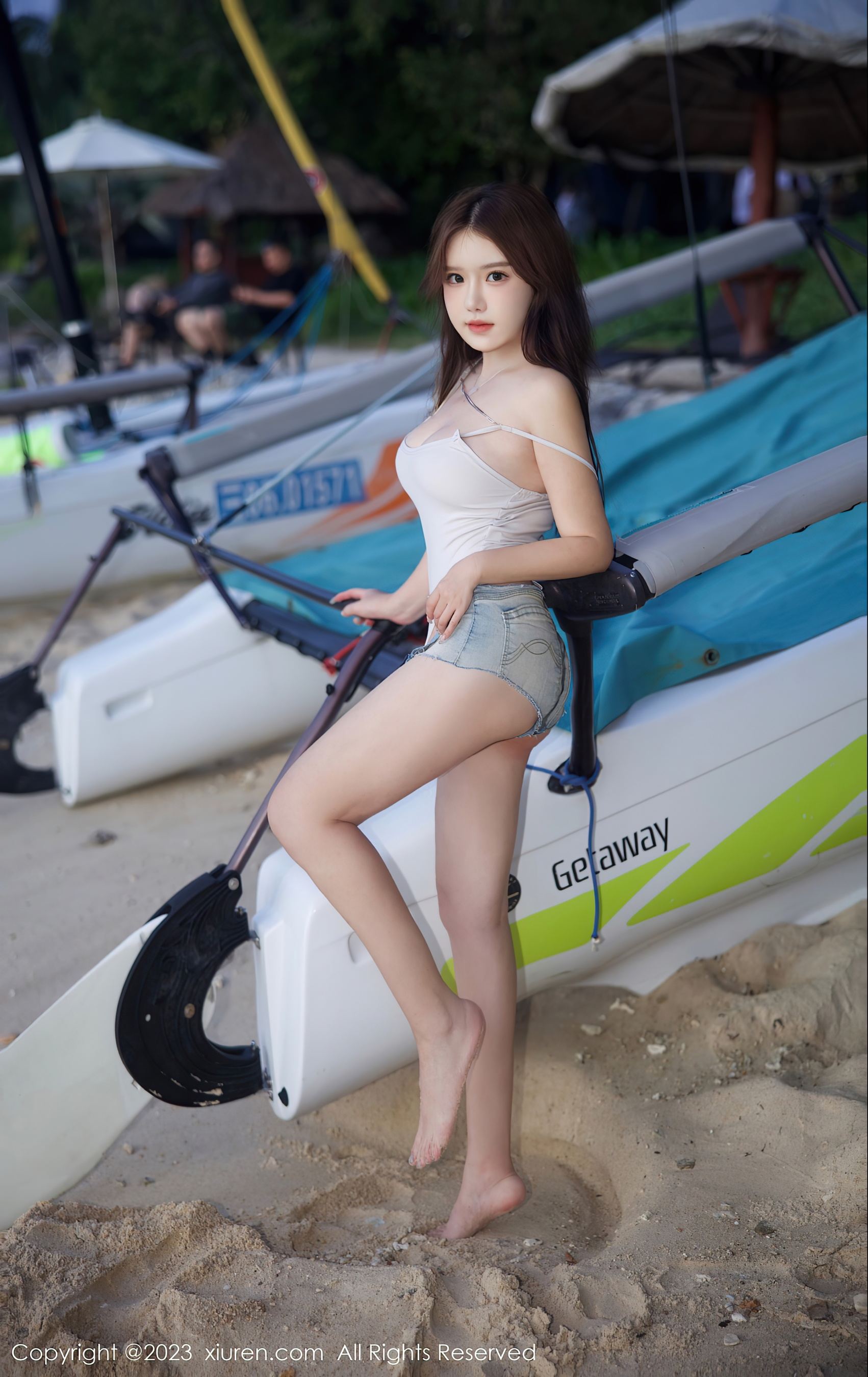 秀人网 No.7866 小薯条nienie 沙滩美腿插图