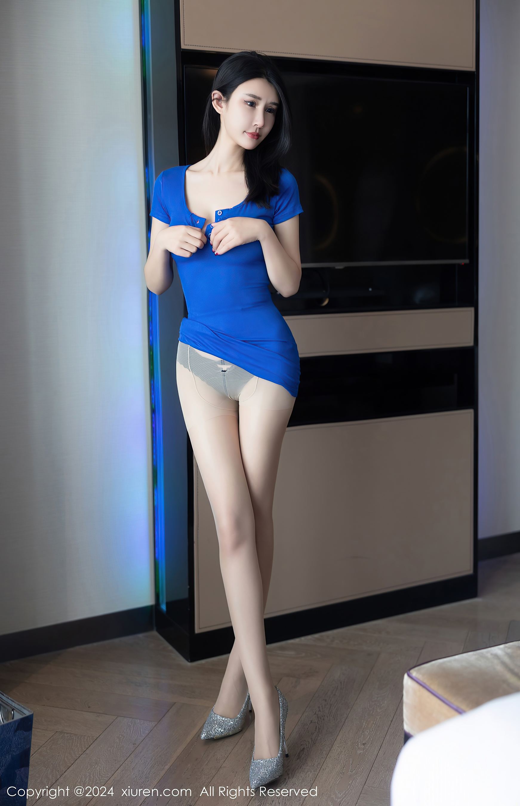 秀人网 No.7900 艺艺yiyi 丝袜美腿插图1