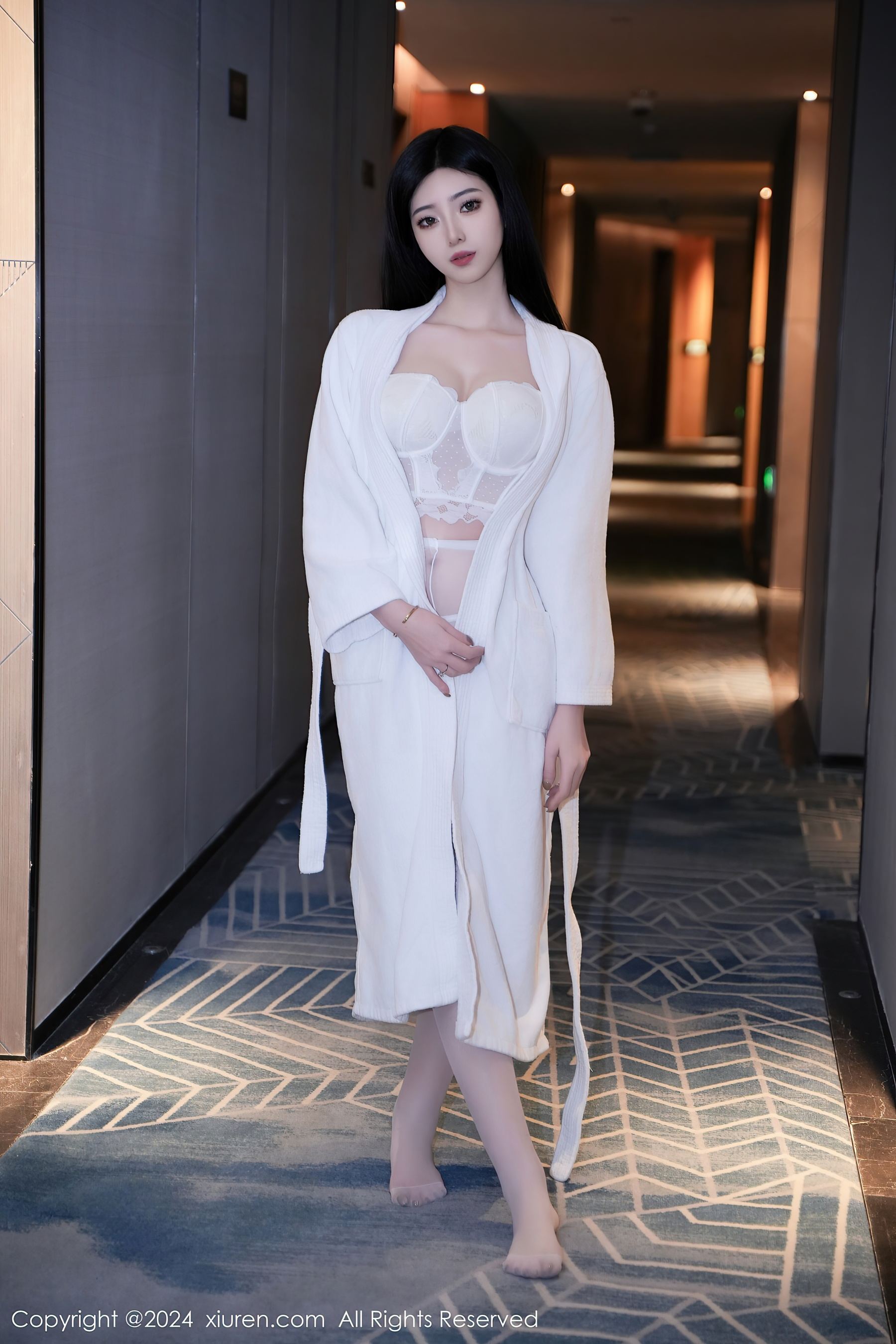 秀人网 No.7960 安琪Yee 睡袍美腿插图2
