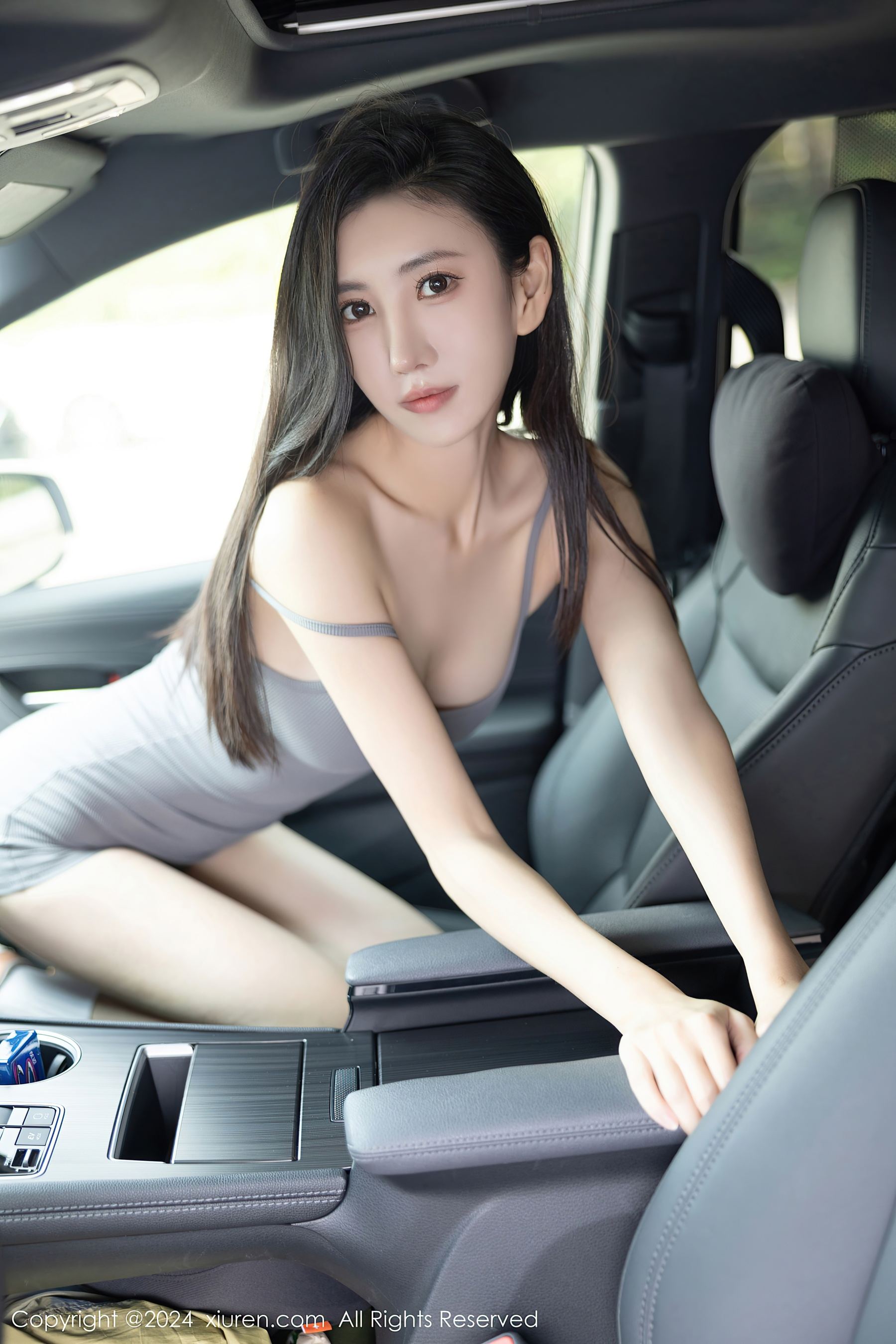 秀人网 No.8005 章芃芃 美腿户外插图2
