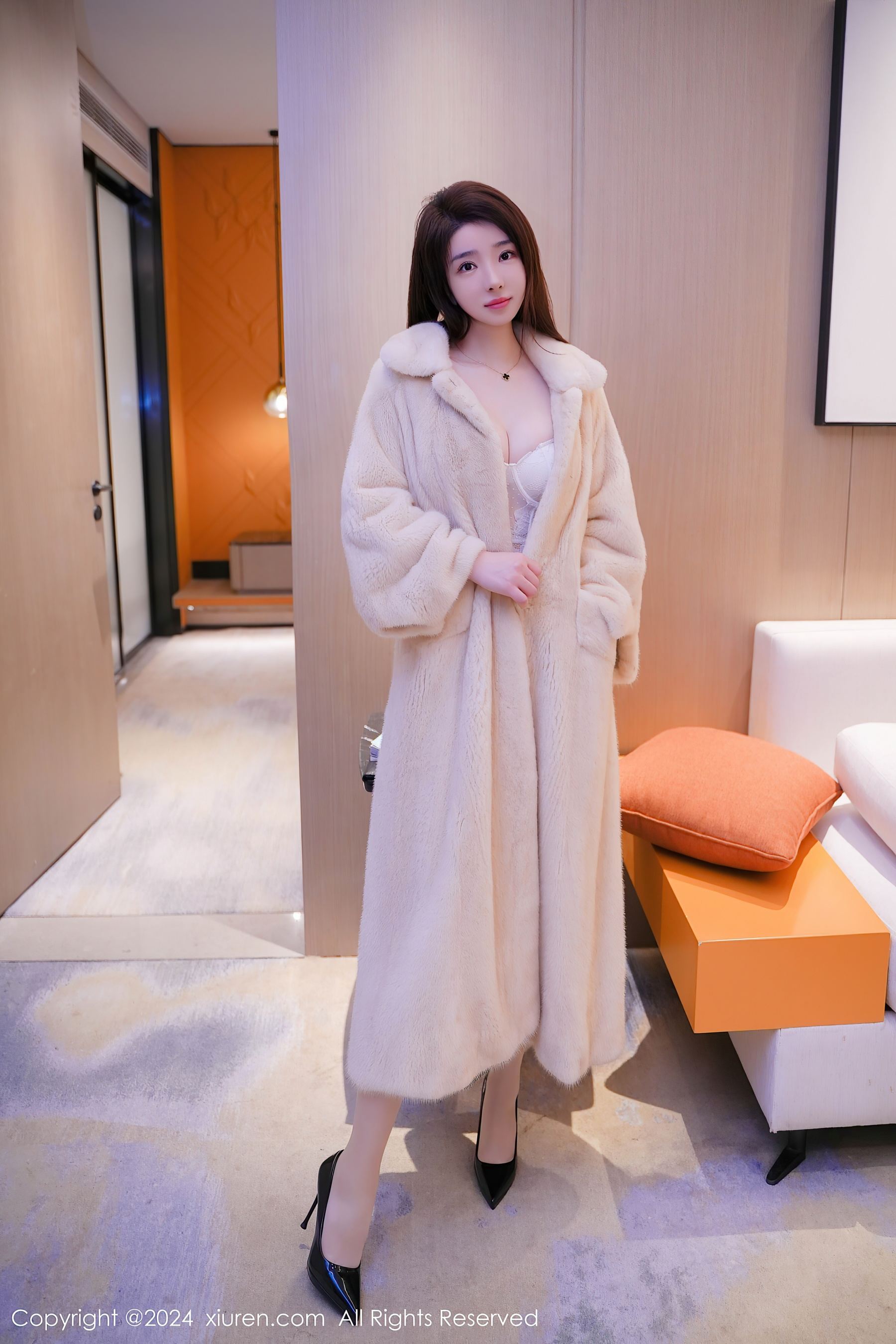 秀人网 No.8013 雨儿酱eve 丝袜美腿插图3