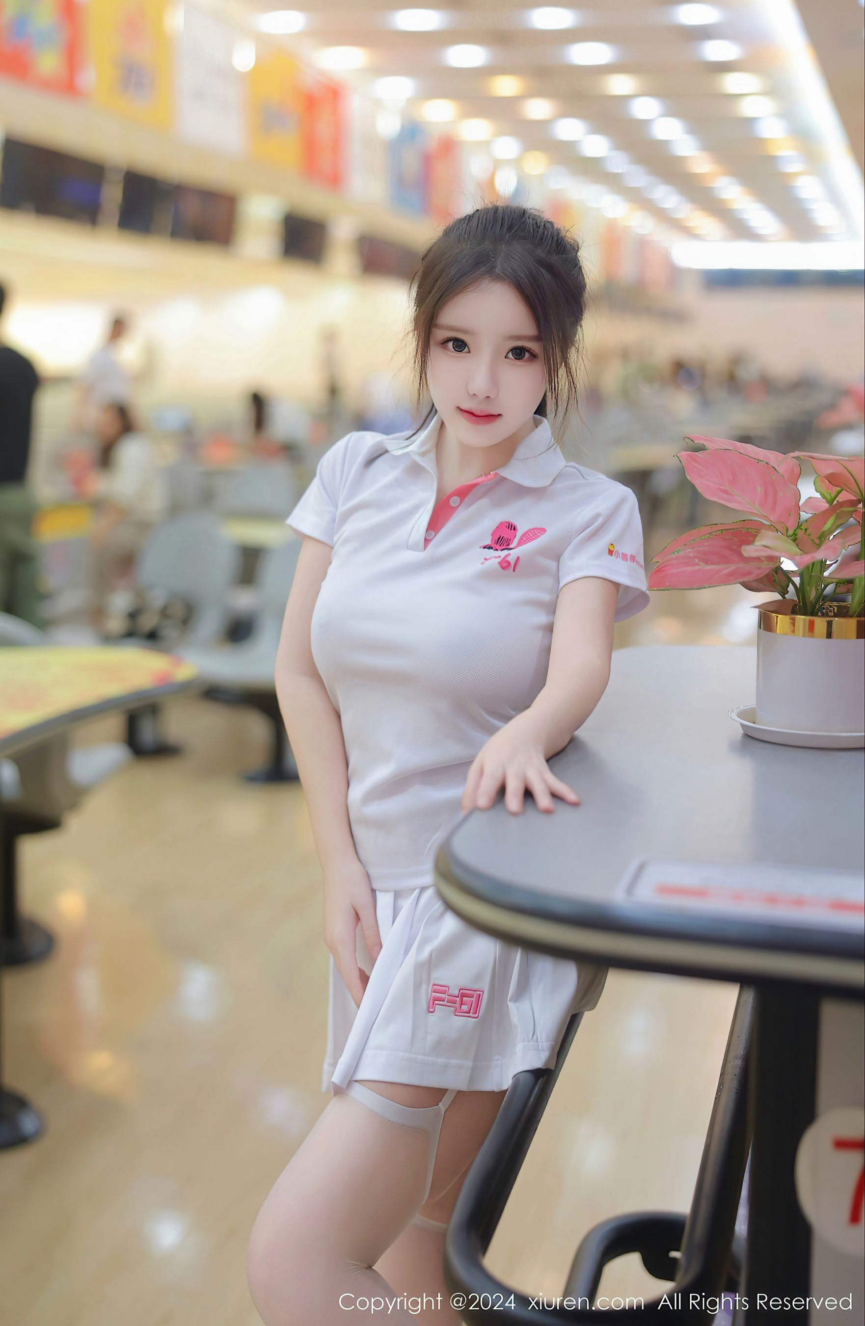 秀人网 No.8118 小薯条nienie 丝袜美腿插图
