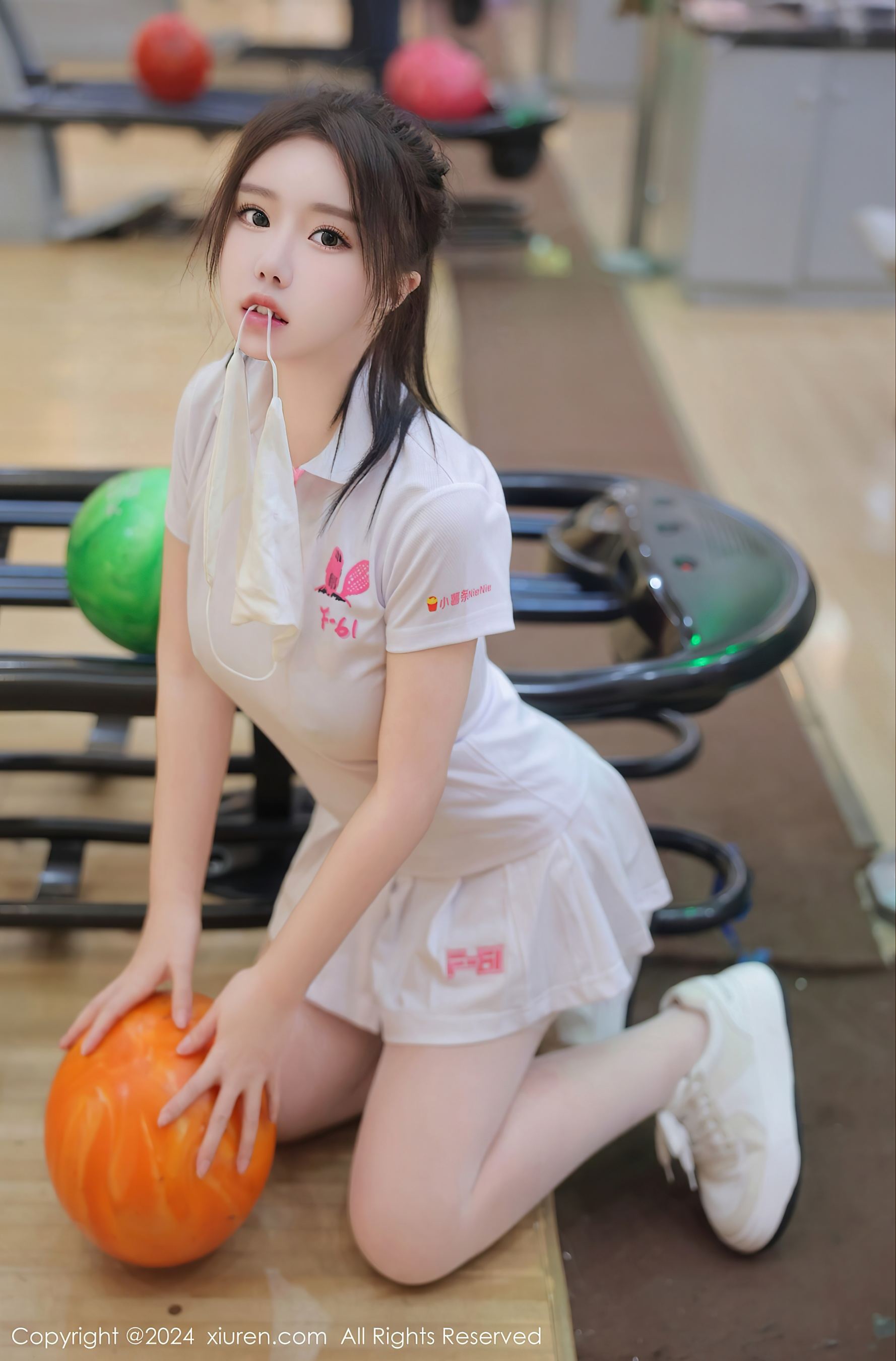 秀人网 No.8118 小薯条nienie 丝袜美腿插图1