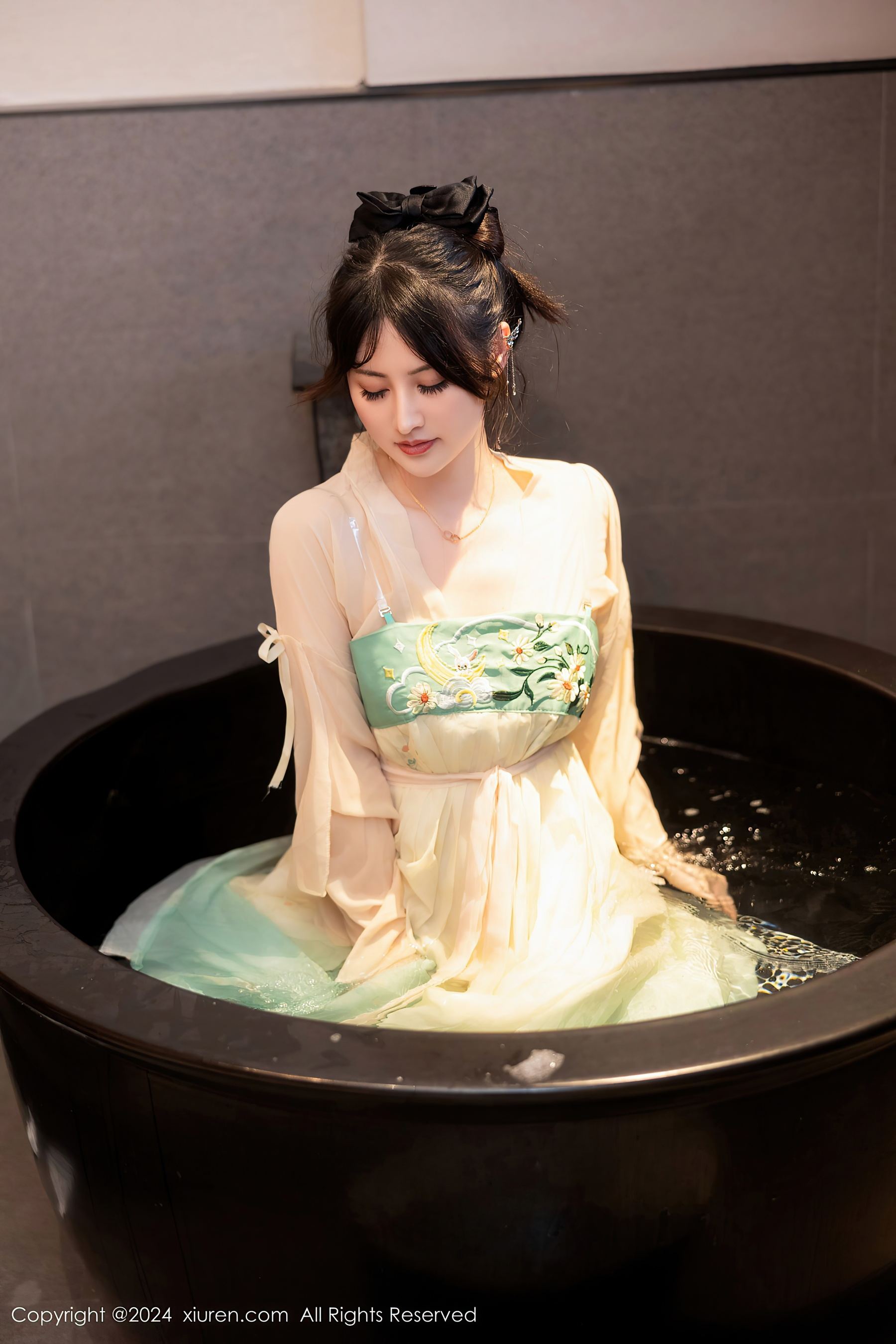 秀人网 No.8128 诗诗kiki 性感美臀插图1