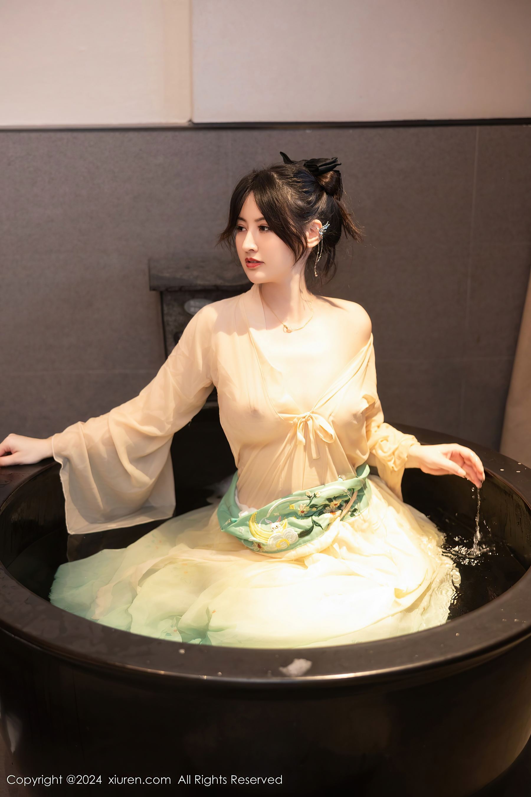 秀人网 No.8128 诗诗kiki 性感美臀插图4