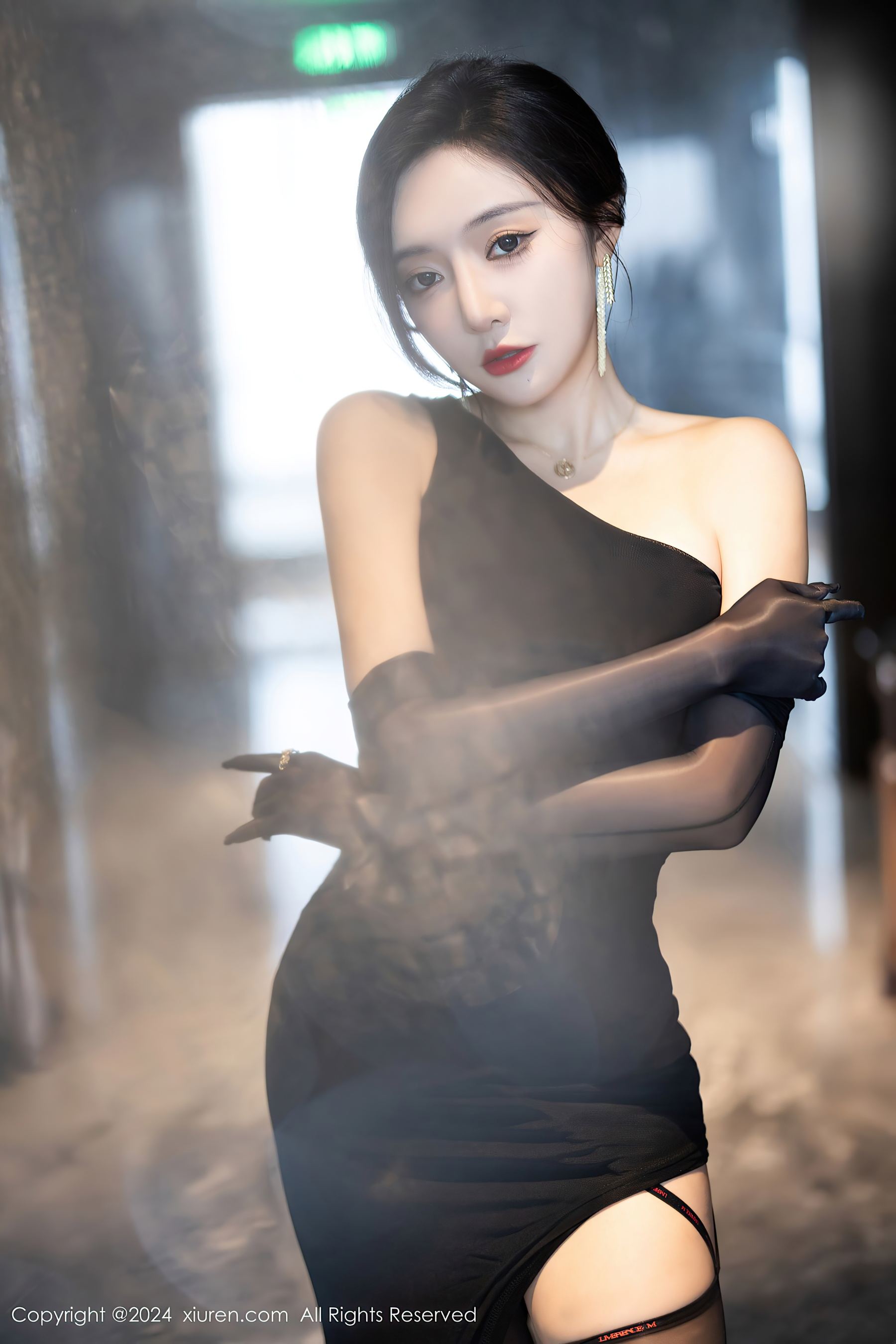 秀人网 No.8194 王馨瑶yanni 美腿黑丝插图1