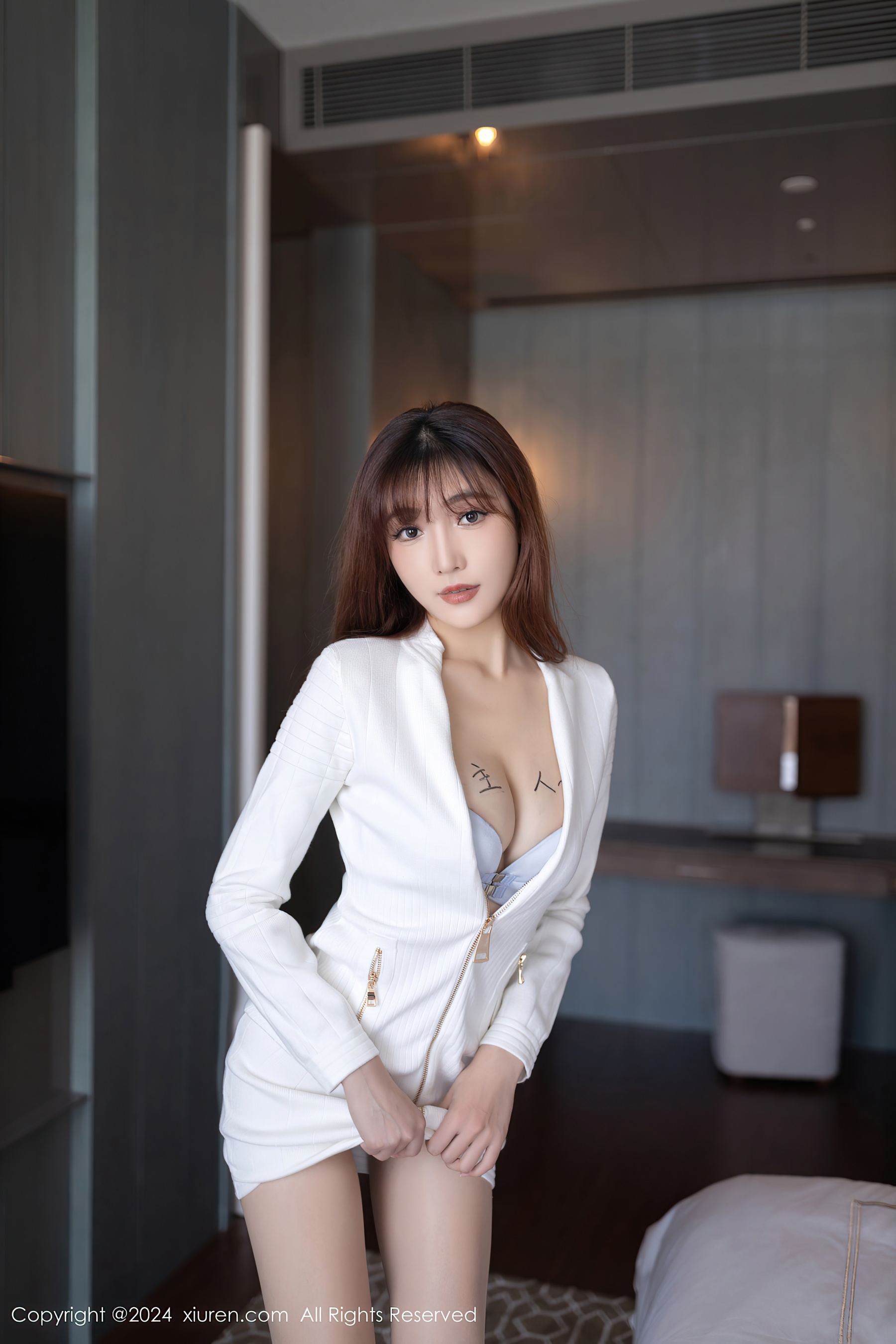 秀人网 No.8233 陆萱萱 丝袜美腿插图8
