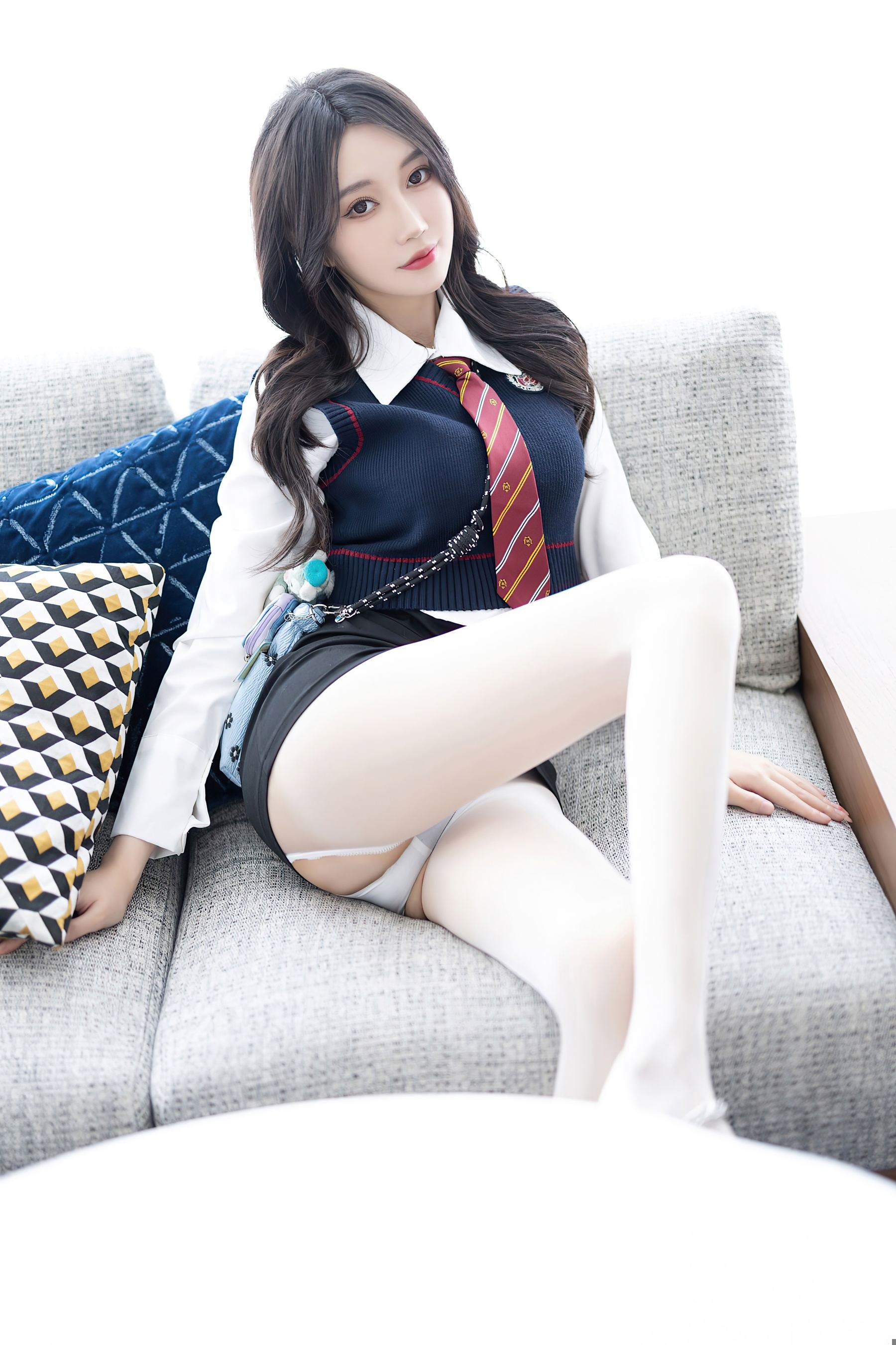 秀人网 No.8247 玥儿玥 丝袜美腿插图